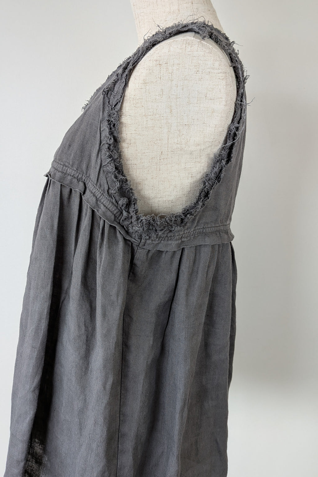 Montaigne Grey Pur Frayed Singlet Top in Linen Size S