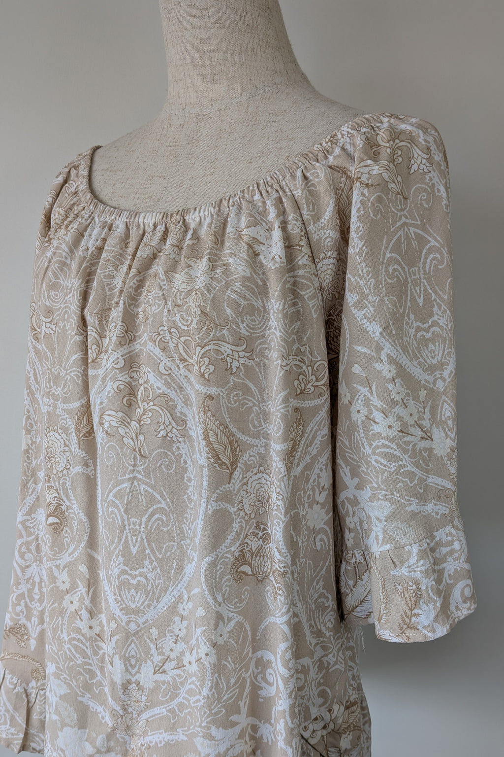 W Lane Linen Blend Beige & White Paisley Print Top Size 10