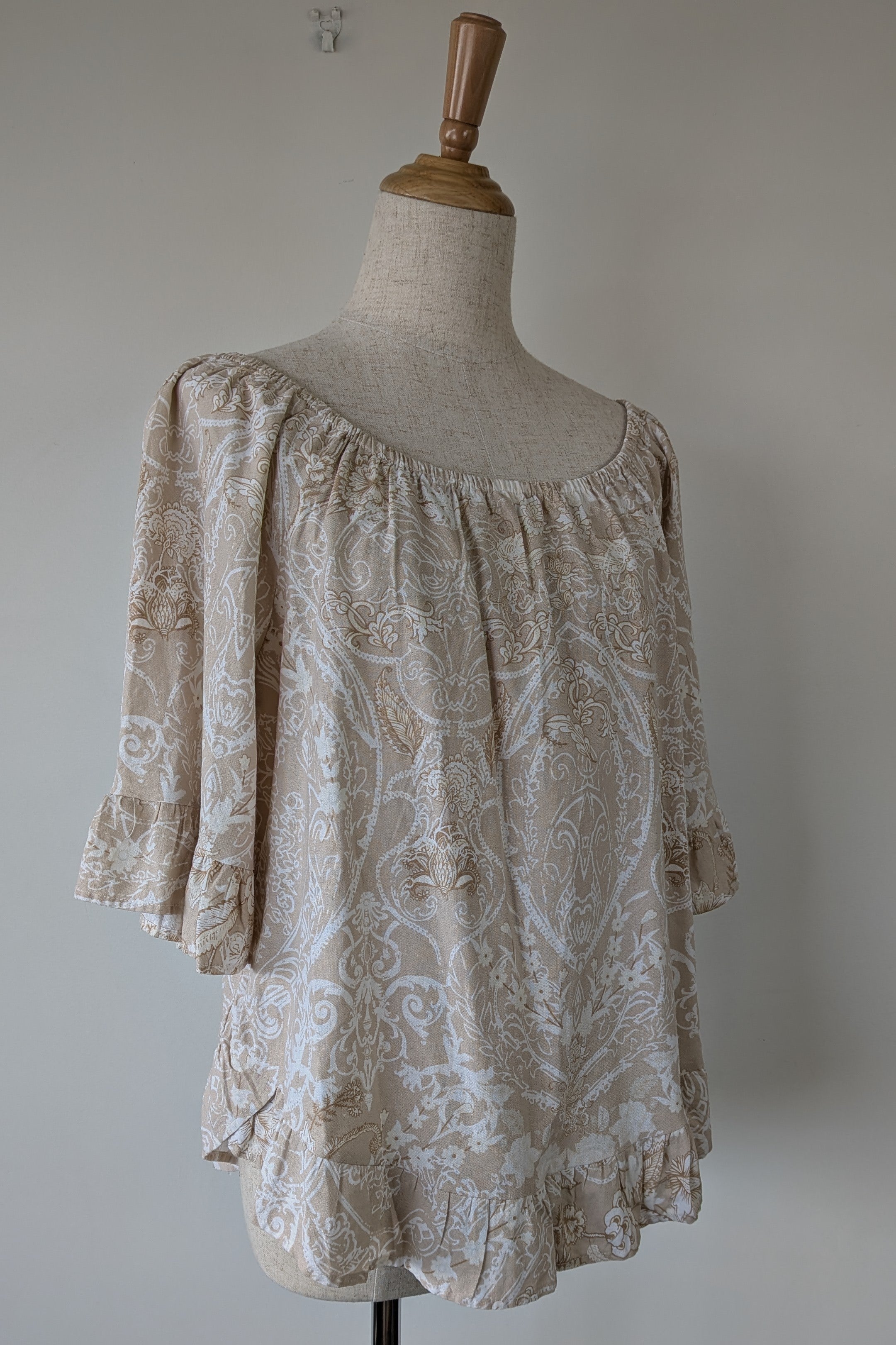 W Lane Linen Blend Beige & White Paisley Print Top Size 10