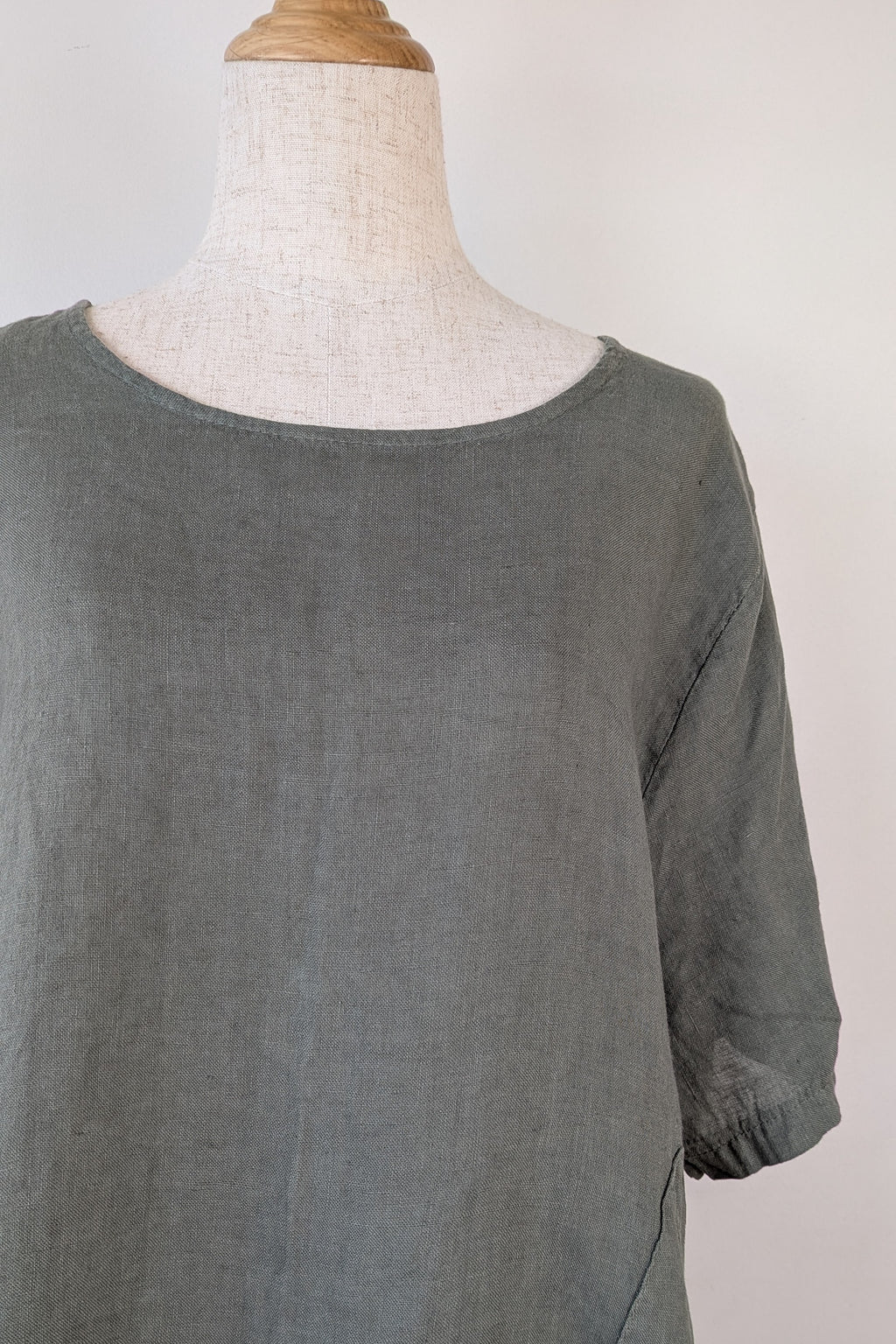 Dolce Vita Italian Linen Top in Khaki One Size