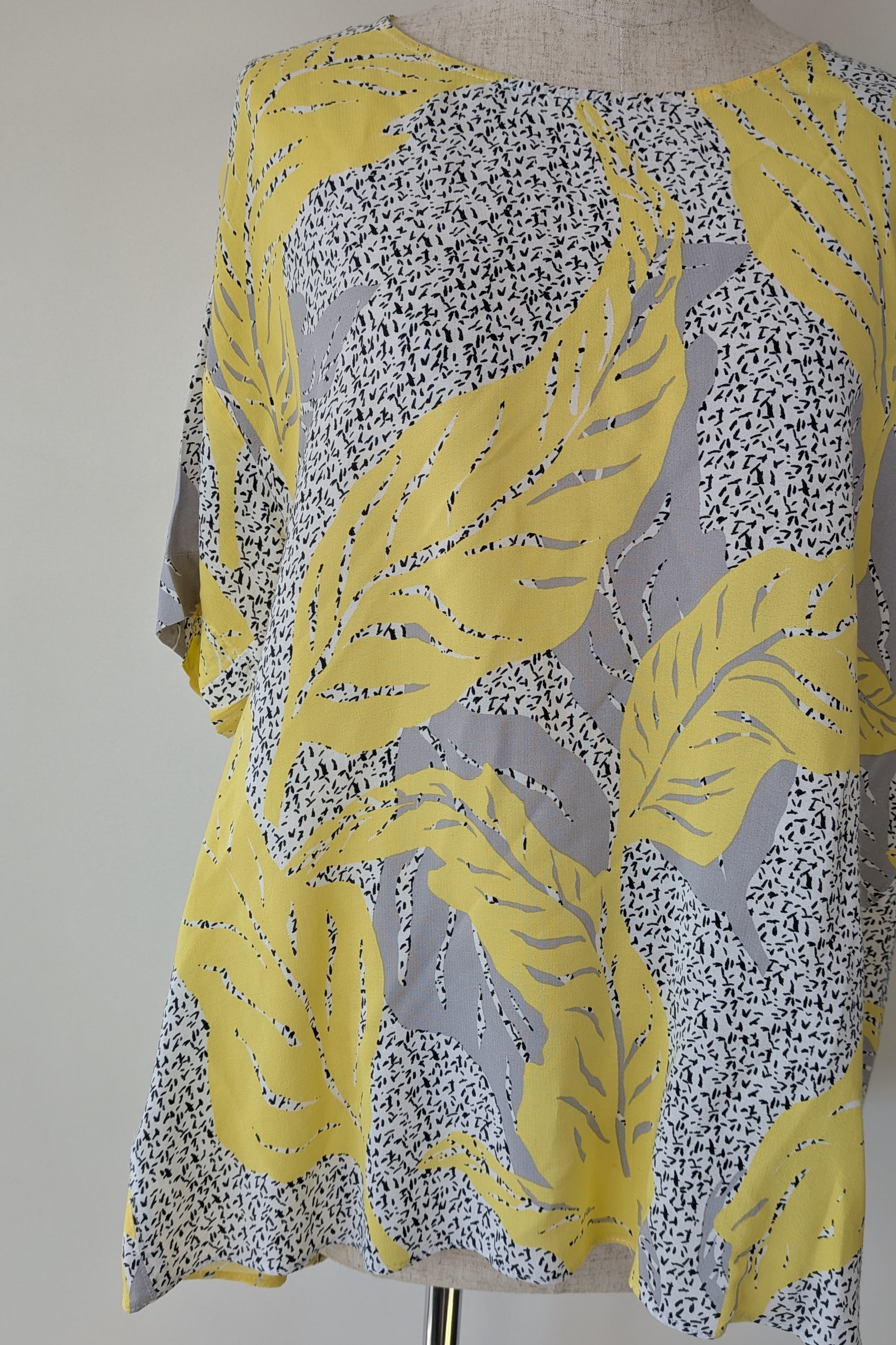 Country Road Tropical Print Woven Top Size M
