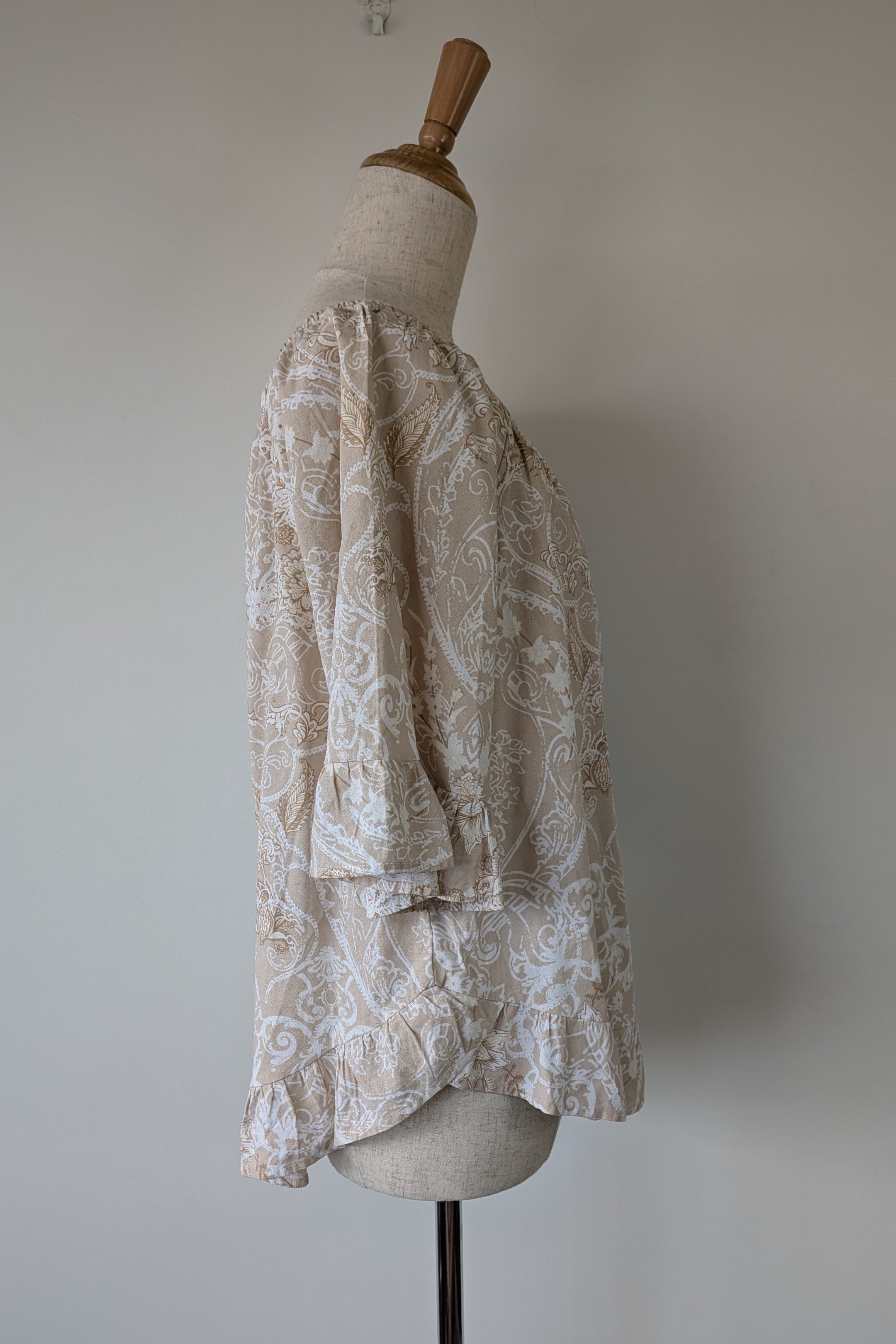 W Lane Linen Blend Beige & White Paisley Print Top Size 10