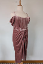 City Chic Jayla Cold Shoulder Velvet Rose Dress Size M