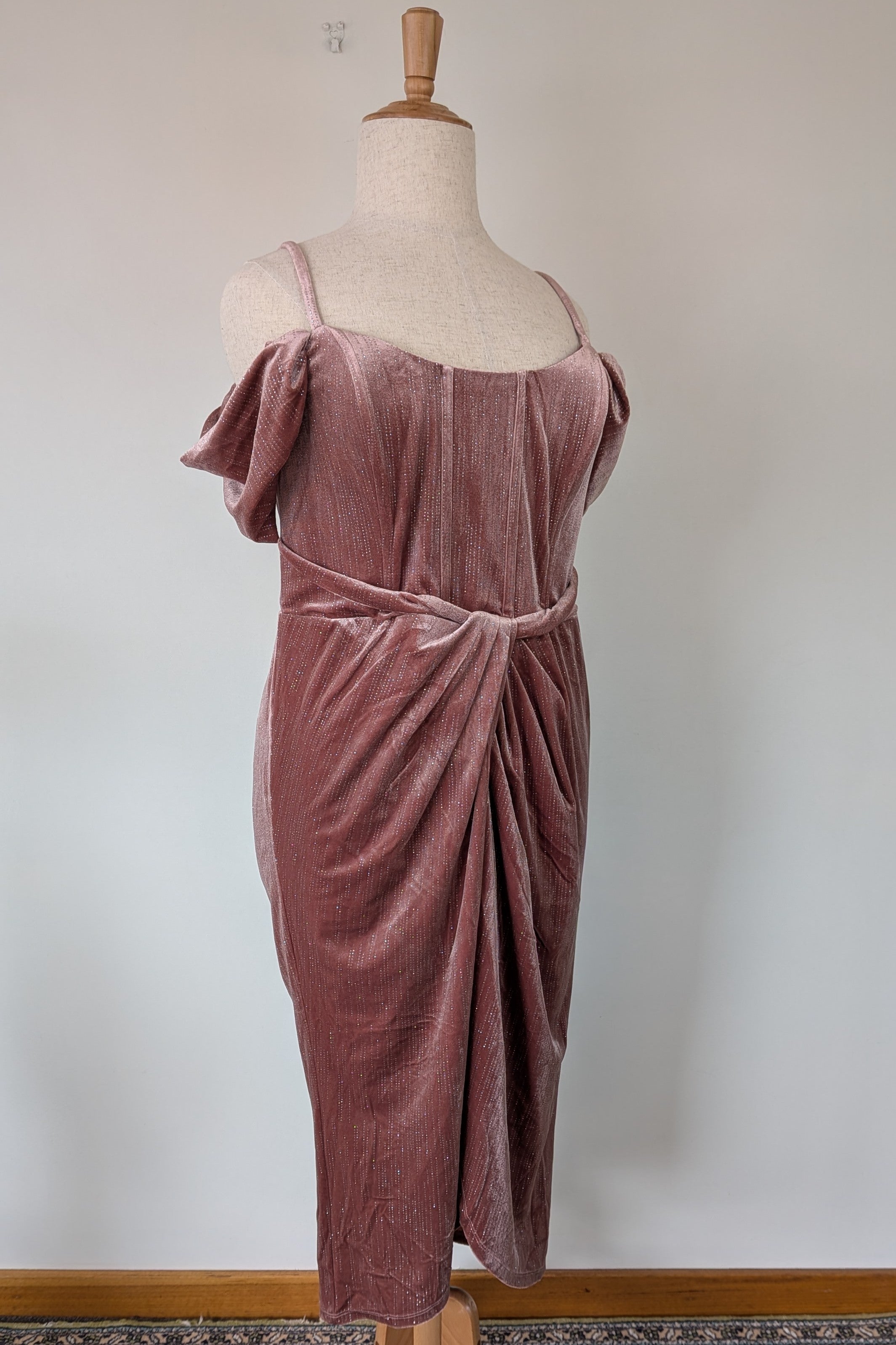 City Chic Jayla Cold Shoulder Velvet Rose Dress Size M