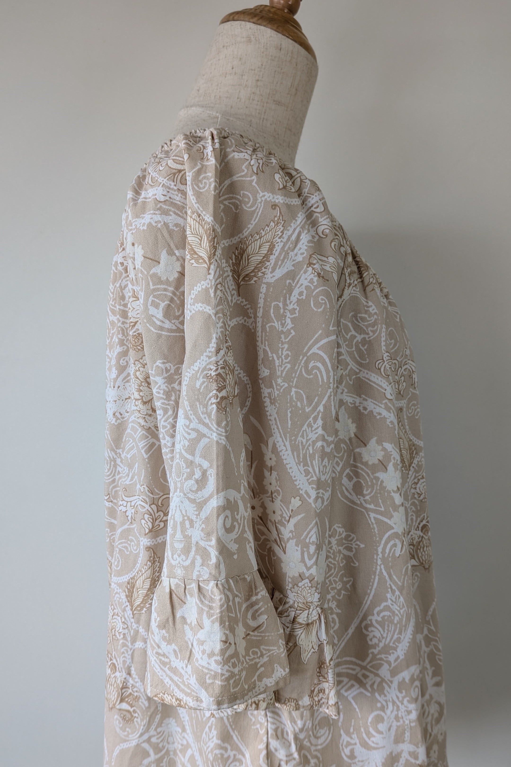 W Lane Linen Blend Beige & White Paisley Print Top Size 10