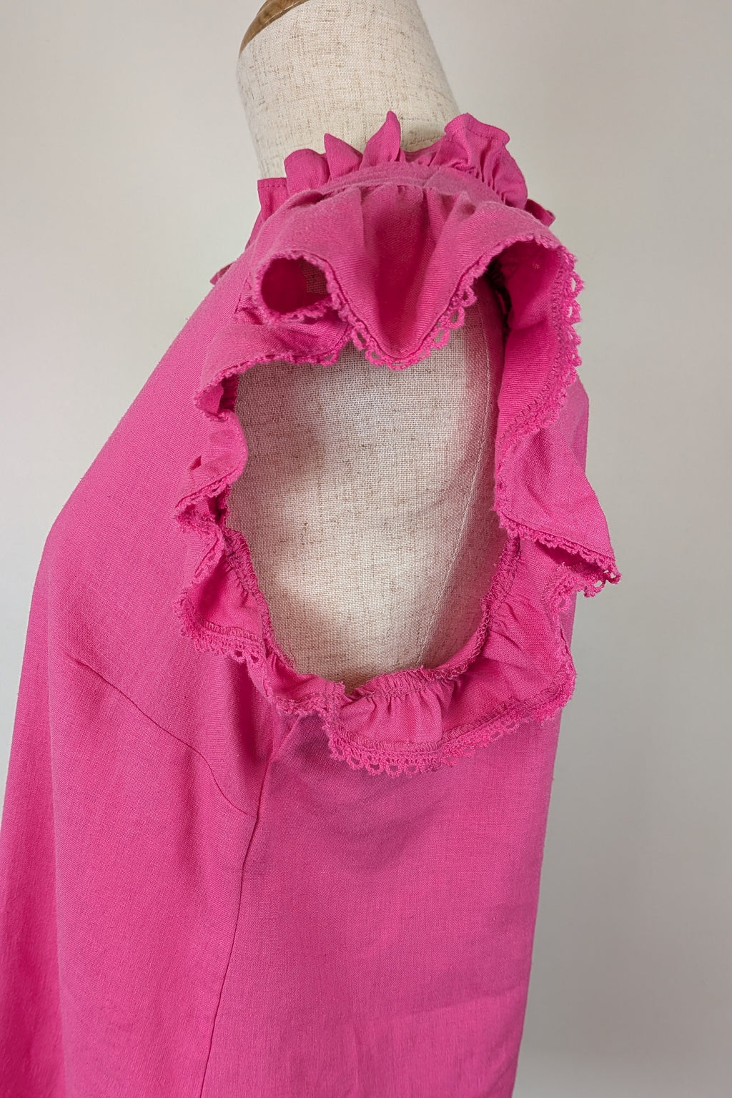Liz Jordan Ruffle Sleeve Linen Top in Raspberry Rose Size 8 BNWT RRP $89.99
