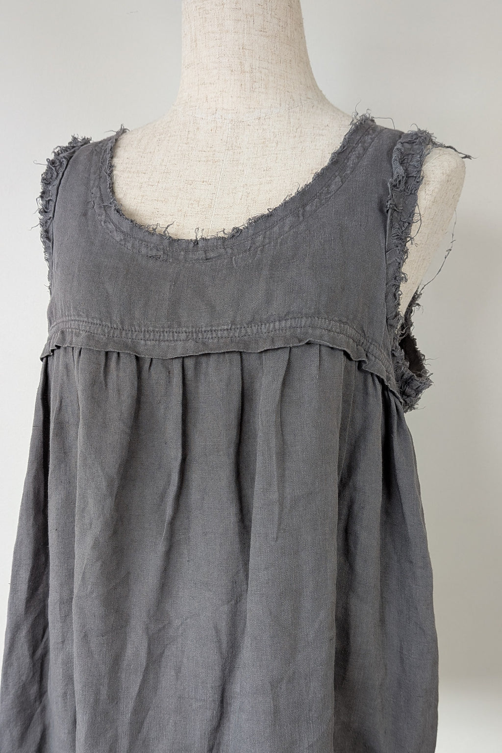 Montaigne Grey Pur Frayed Singlet Top in Linen Size S