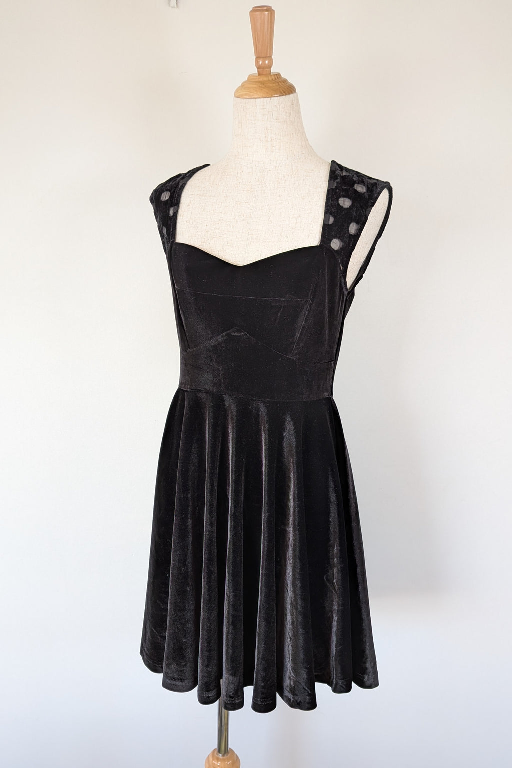 Quirky Circus Black Velvet Sweetheart Skater Dress Size 10