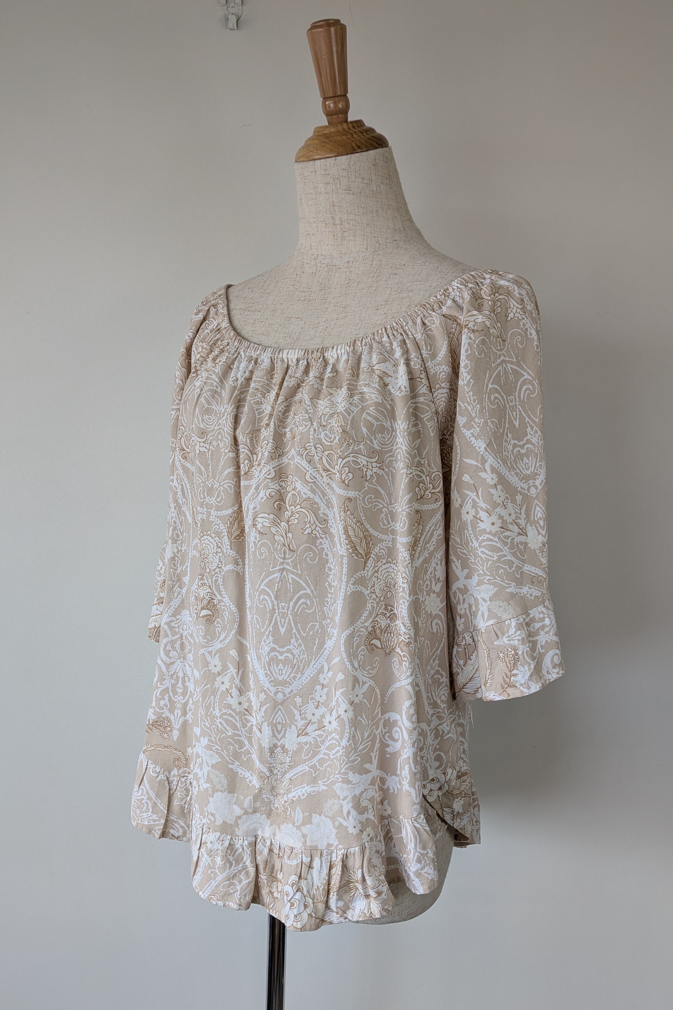 W Lane Linen Blend Beige & White Paisley Print Top Size 10