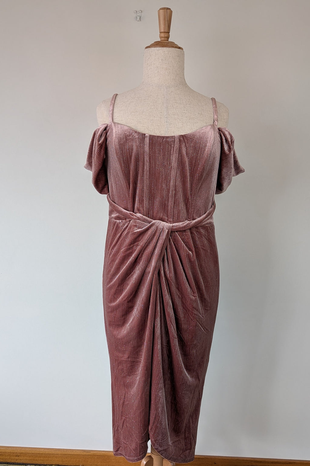 City Chic Jayla Cold Shoulder Velvet Rose Dress Size M