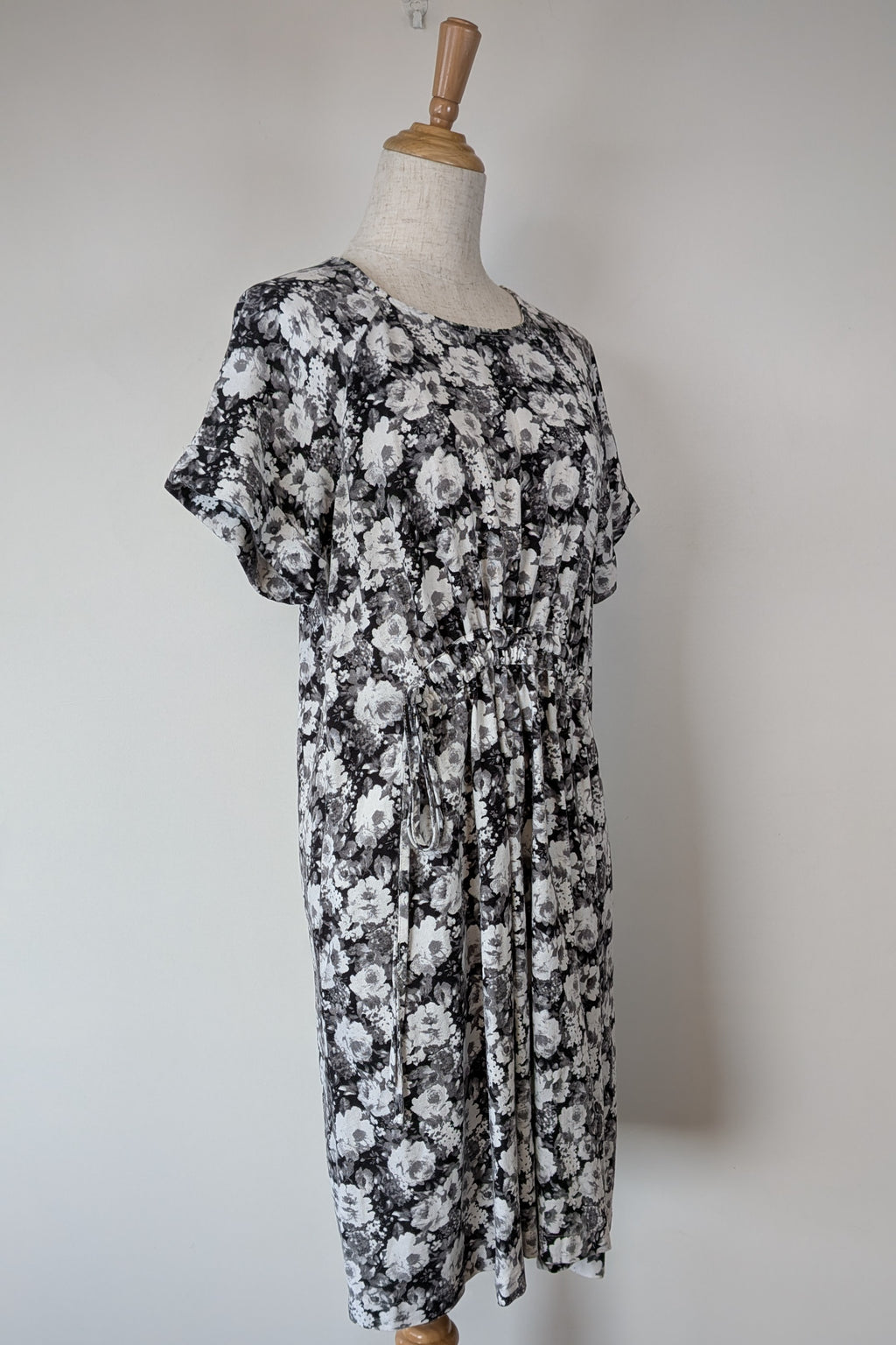 Veducci Linen Blend Floral Monochrome Dress Size 10