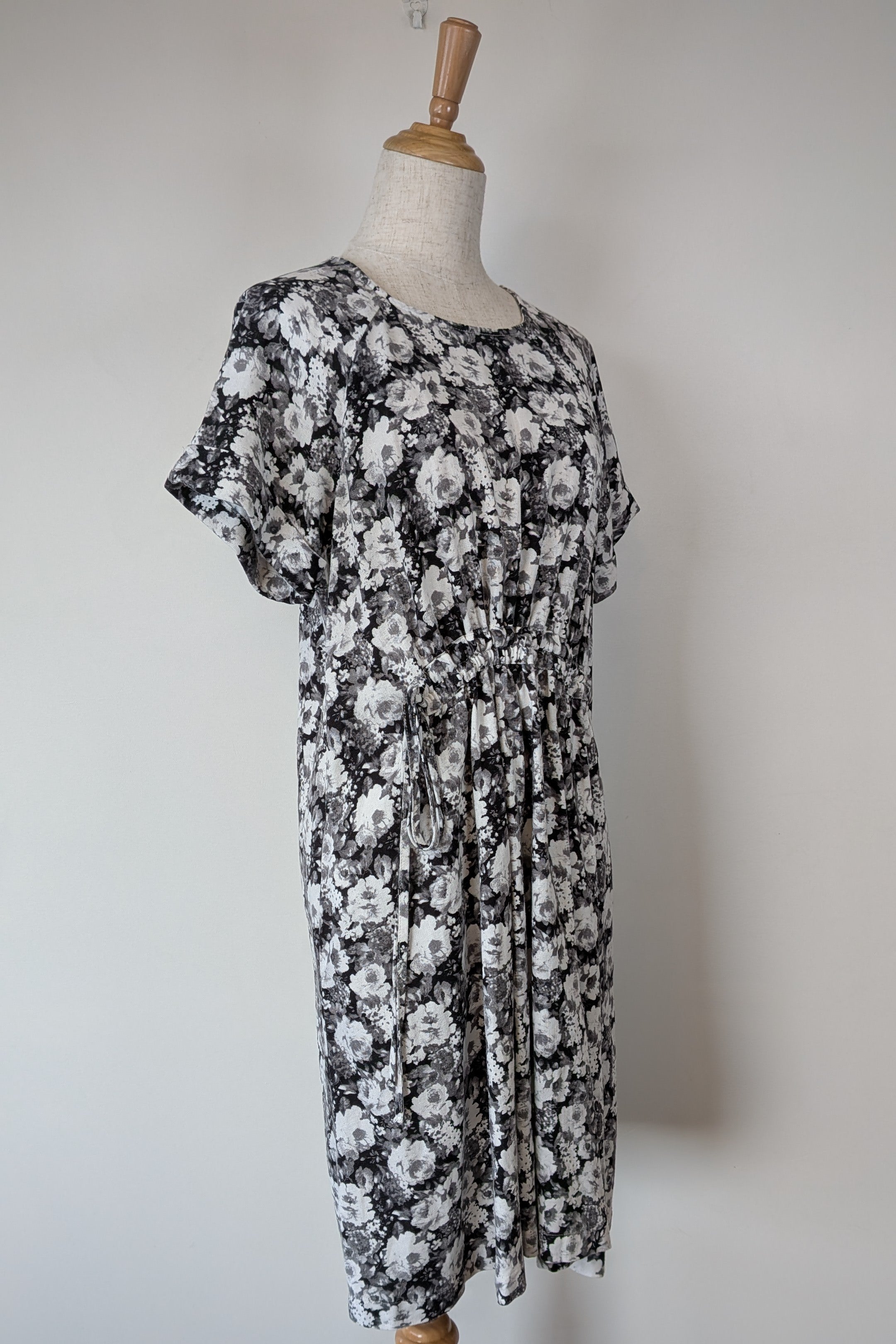 Veducci Linen Blend Floral Monochrome Dress Size 10
