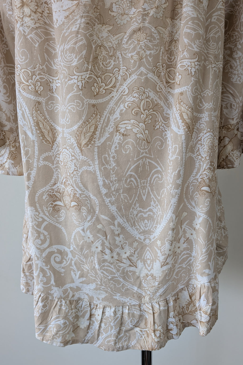 W Lane Linen Blend Beige & White Paisley Print Top Size 10