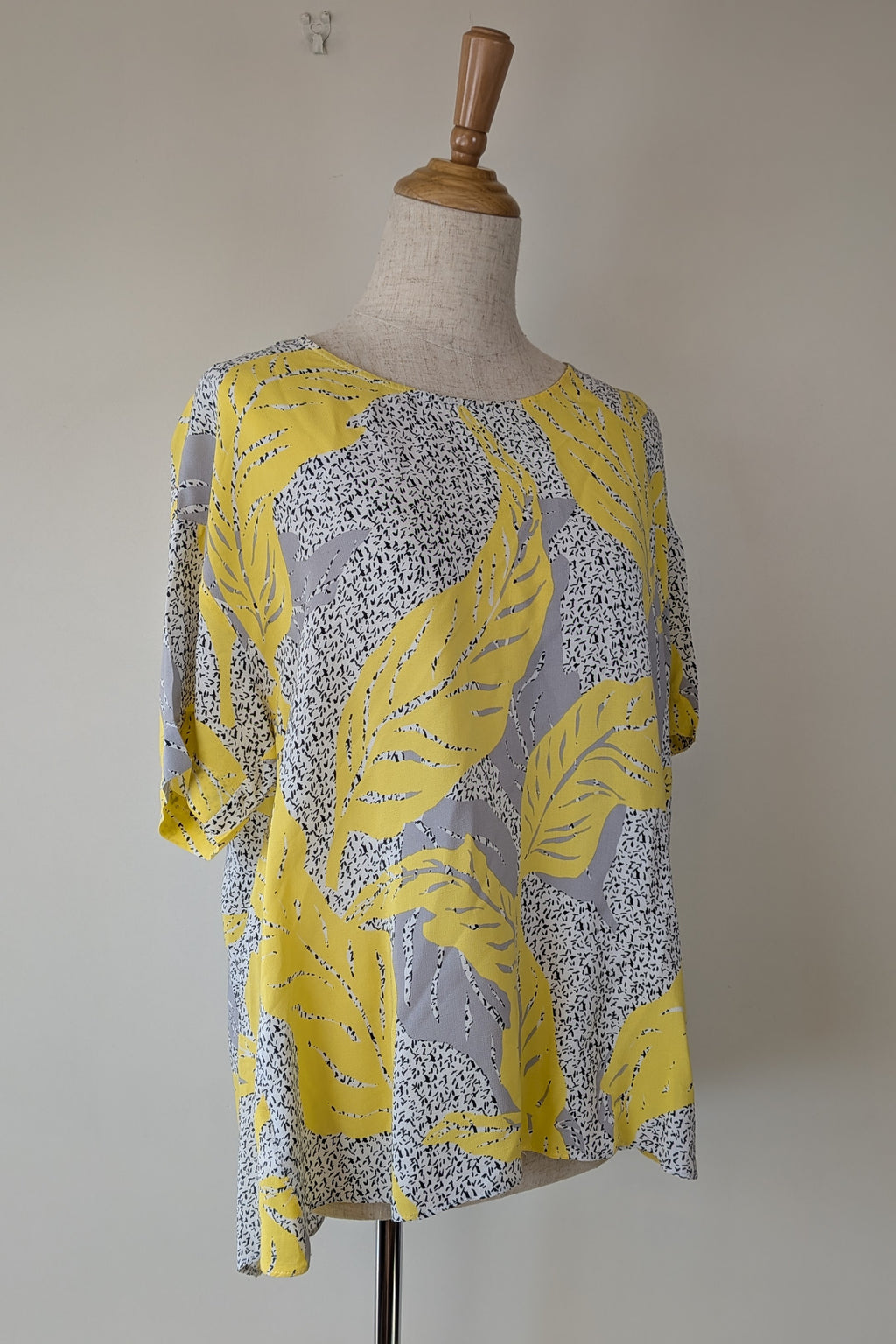 Country Road Tropical Print Woven Top Size M