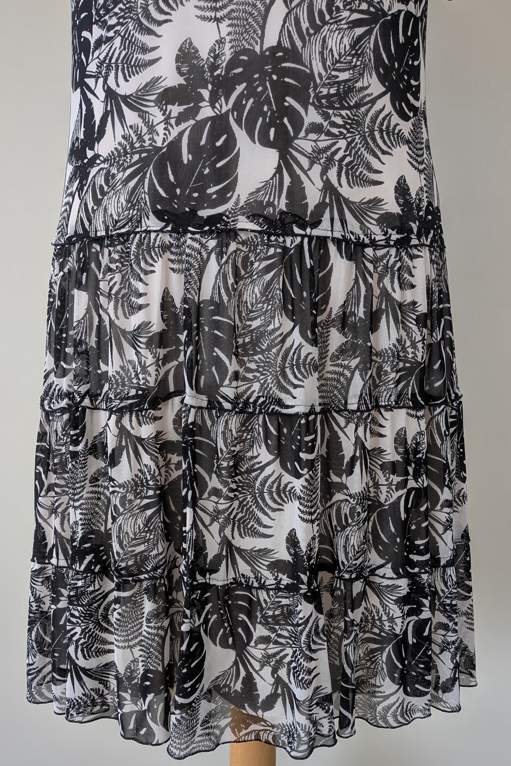 Noni B Tropical Leaf Monochrome Tiered Dress Size 1XL Brand New With Tags RRP $149.95