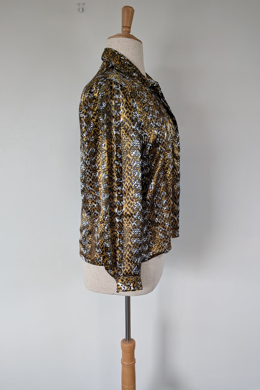 Vintage 90s Talkabout Leopard Print Shirt Size L
