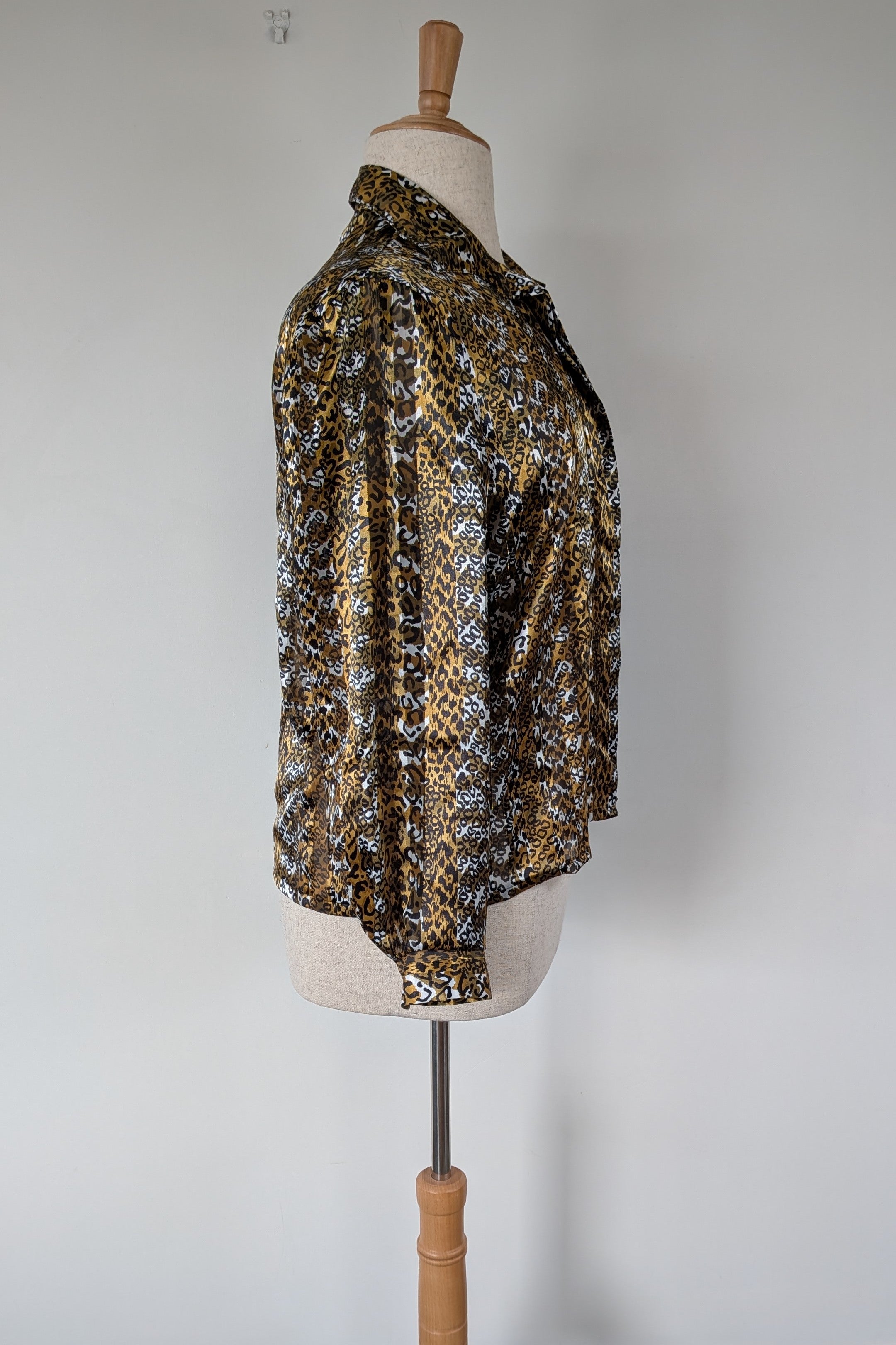 Vintage 90s Talkabout Leopard Print Shirt Size L