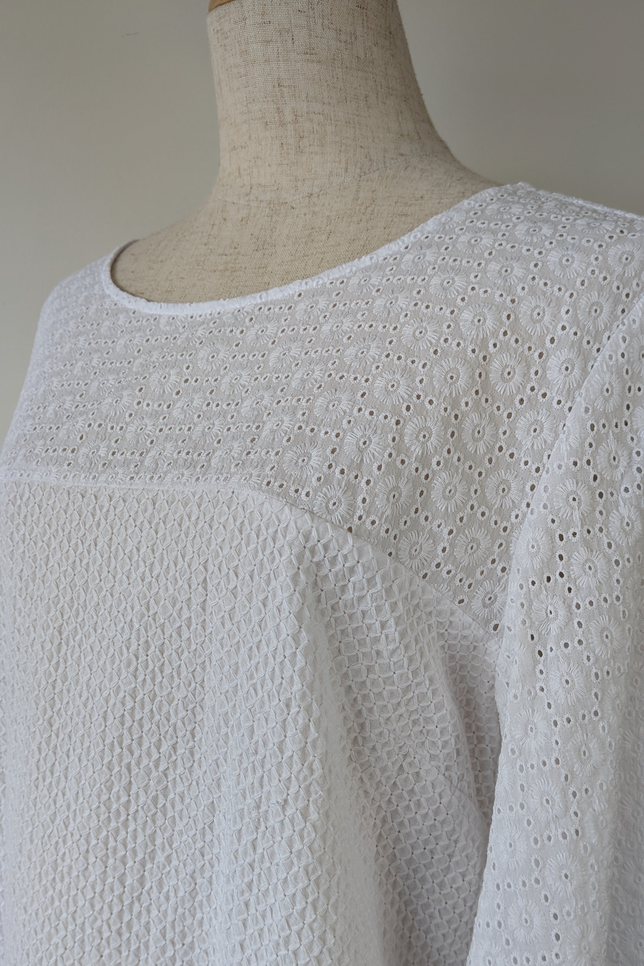 Blue Illusion 100% Organic Cotton White Embroidered Bell Sleeve Shirt Size M