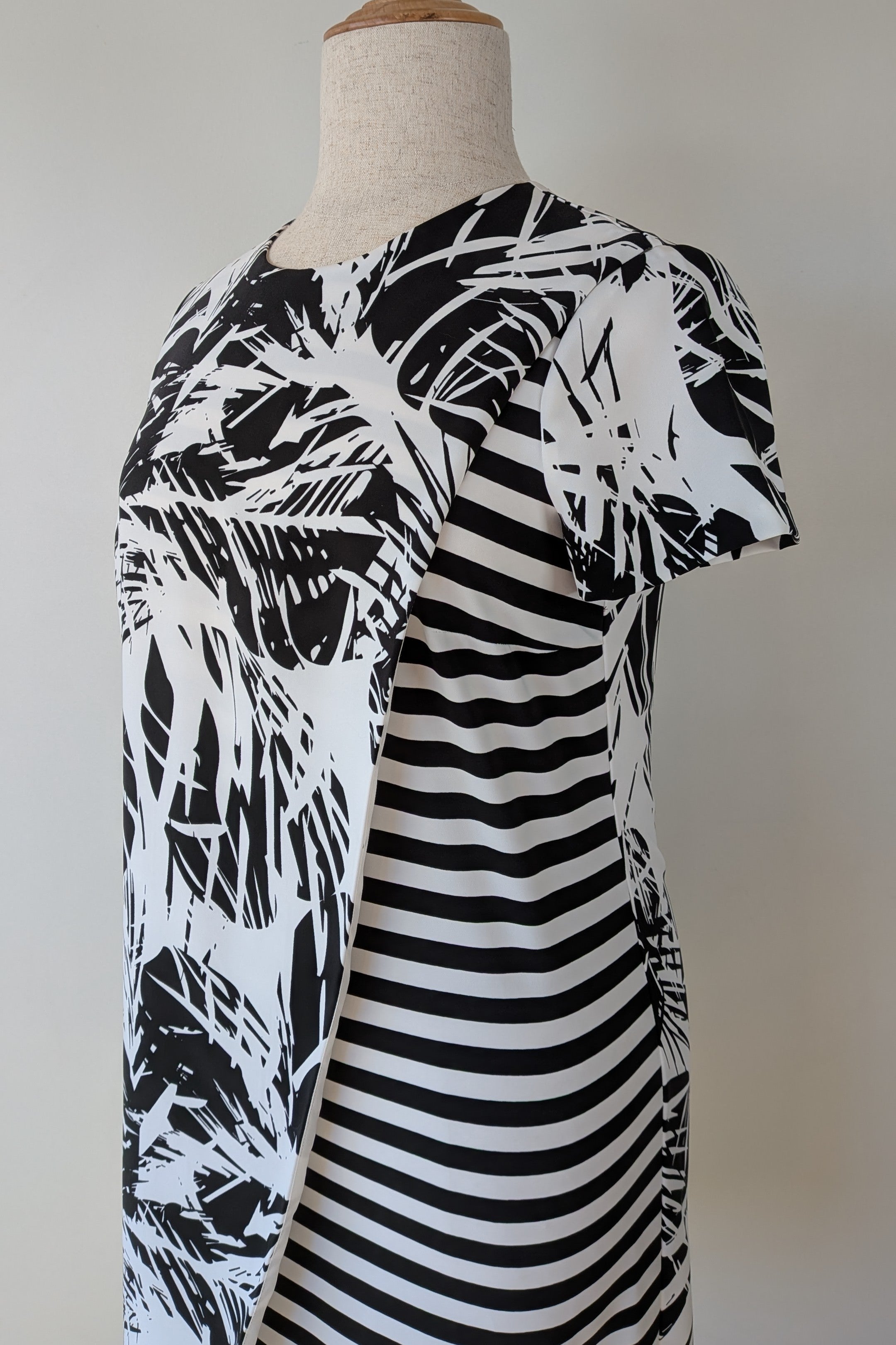 Jane Lamerton Tropical Stripe Monochrome Dress Size 14 Brand New With Tags RRP $139