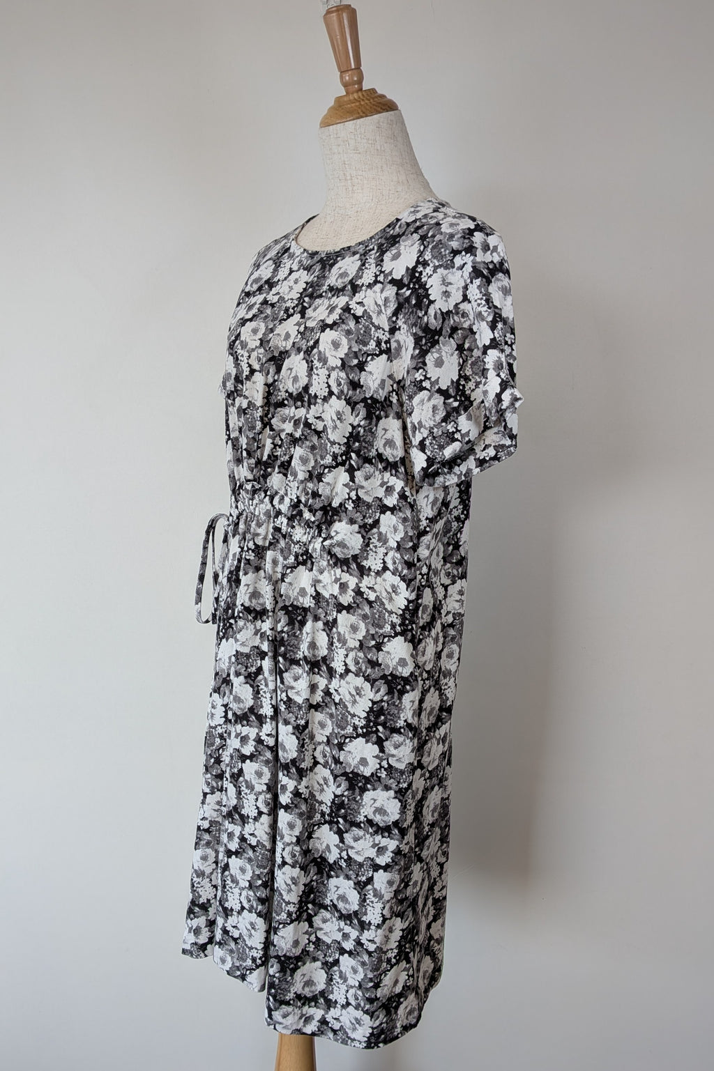 Veducci Linen Blend Floral Monochrome Dress Size 10