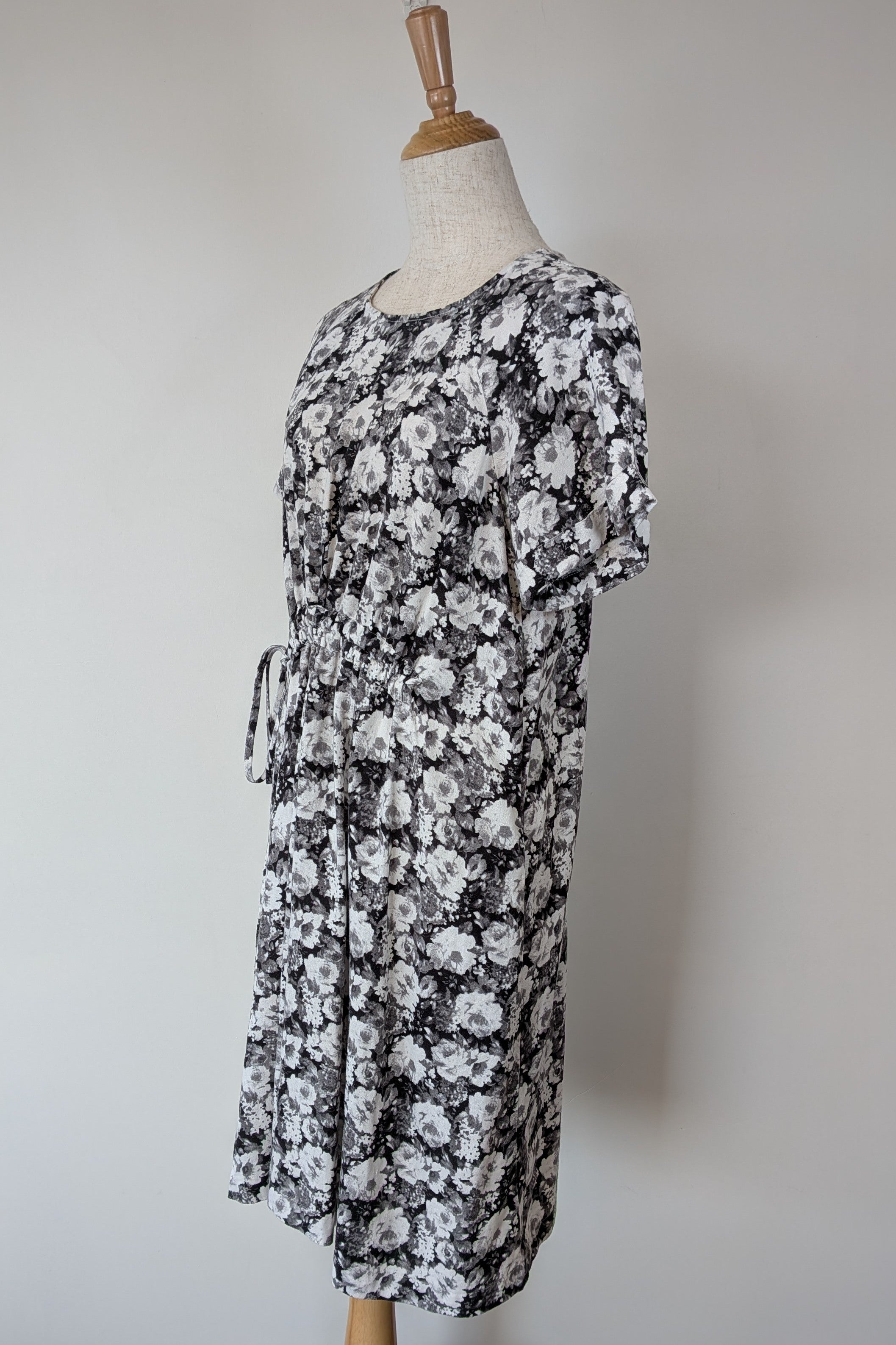 Veducci Linen Blend Floral Monochrome Dress Size 10