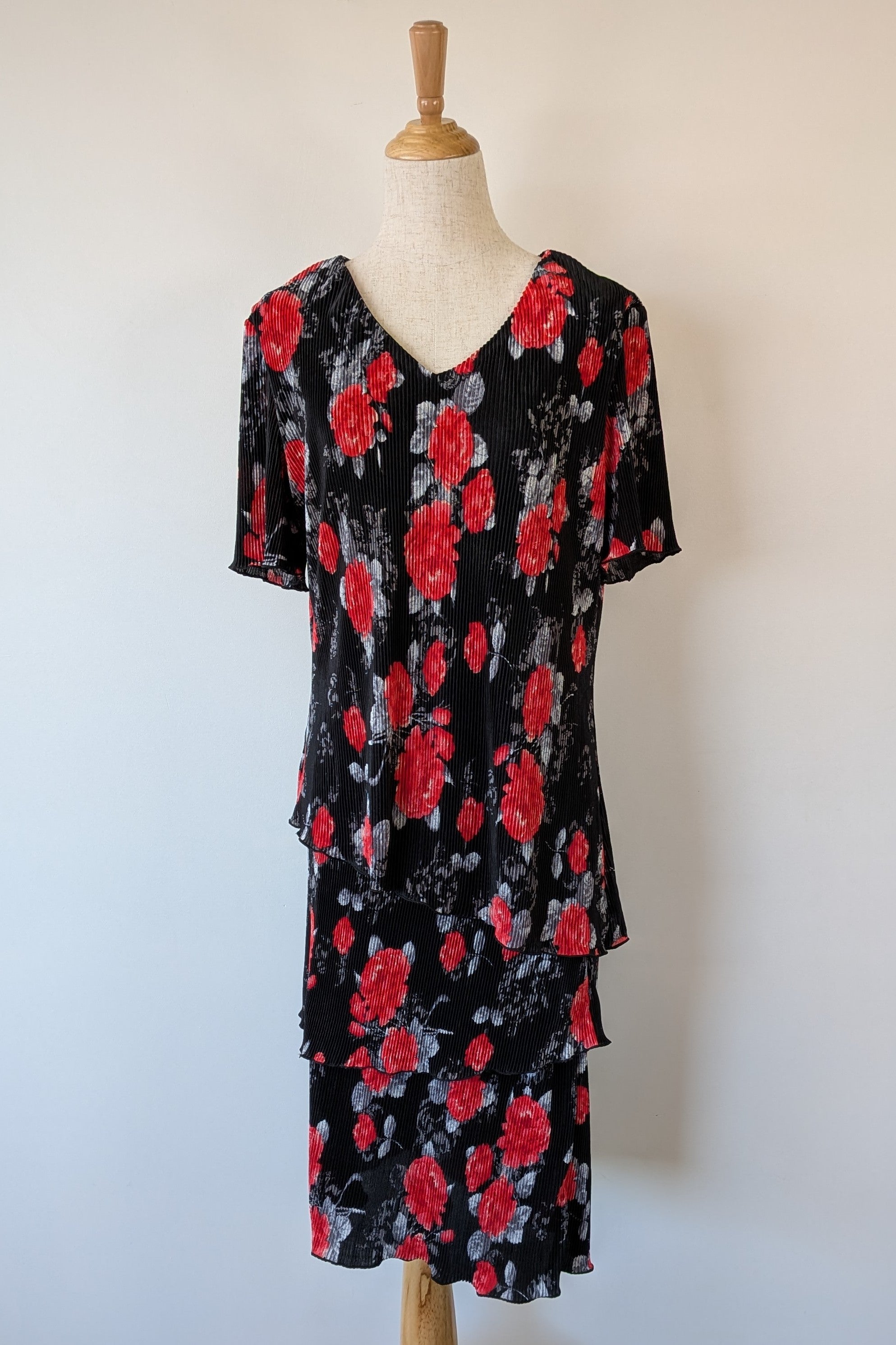 Noni B Short Sleeve Layer Crinkle Floral Dress Size 12 Brand New With Tags RRP $149.99