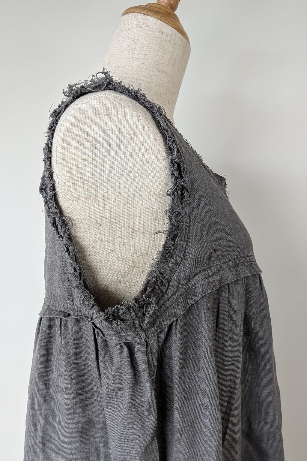 Montaigne Grey Pur Frayed Singlet Top in Linen Size S