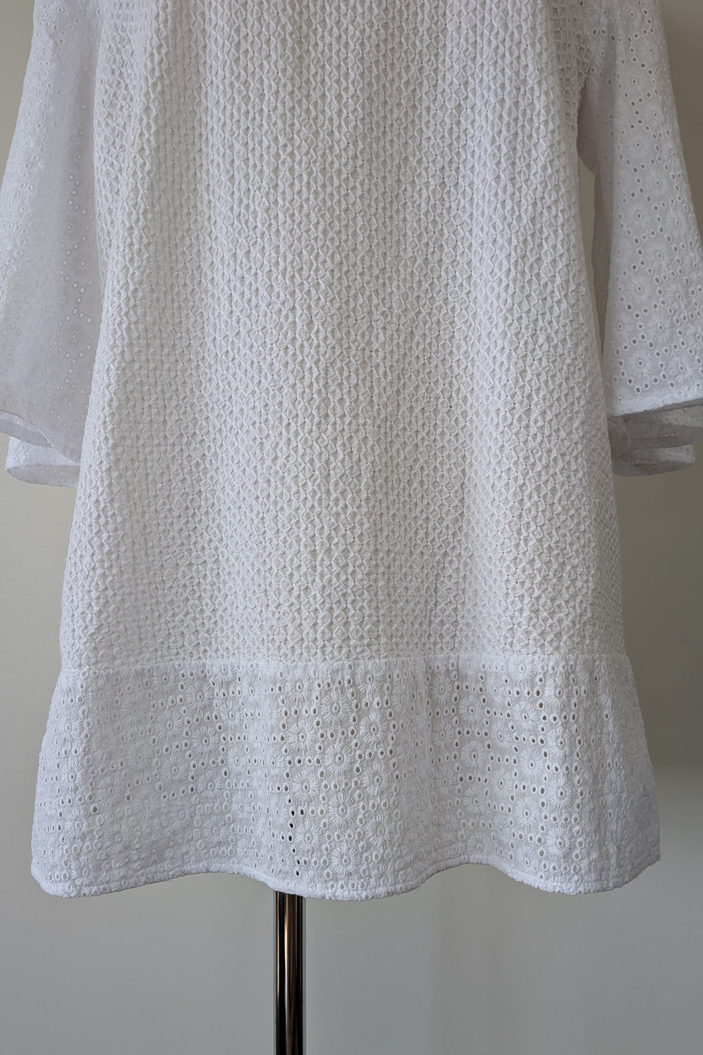 Blue Illusion 100% Organic Cotton White Embroidered Bell Sleeve Shirt Size M