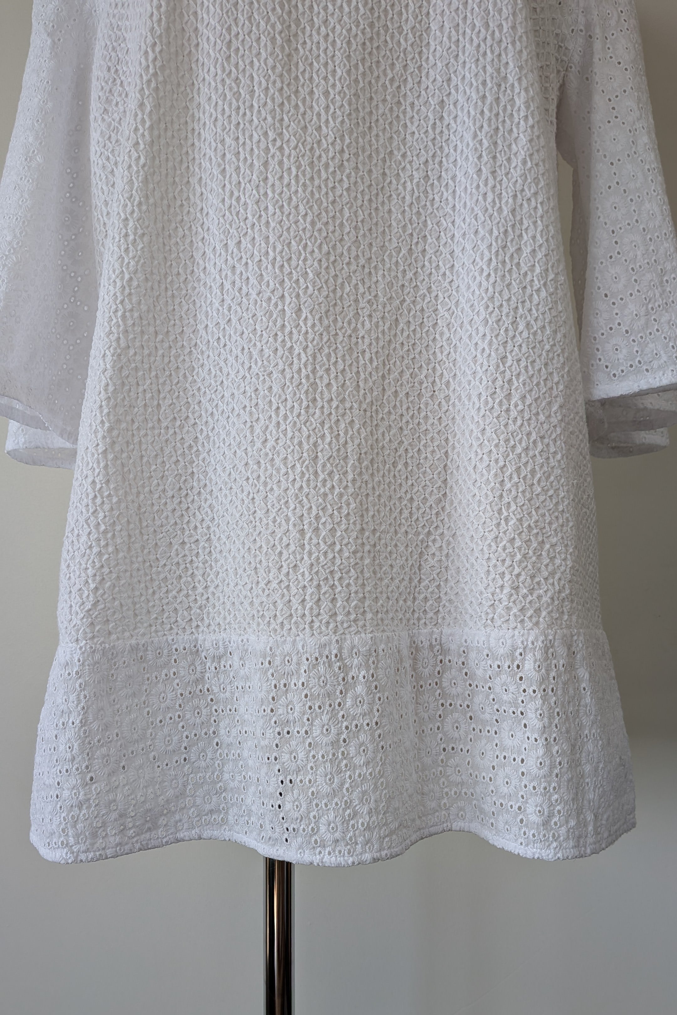 Blue Illusion 100% Organic Cotton White Embroidered Bell Sleeve Shirt Size M