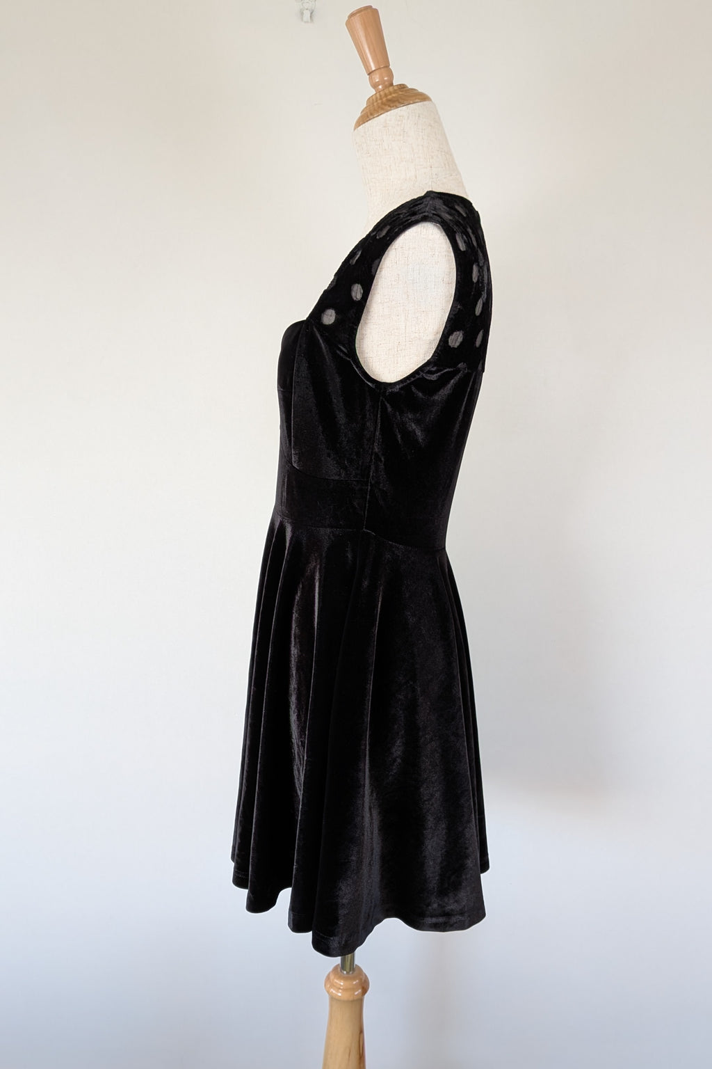 Quirky Circus Black Velvet Sweetheart Skater Dress Size 10