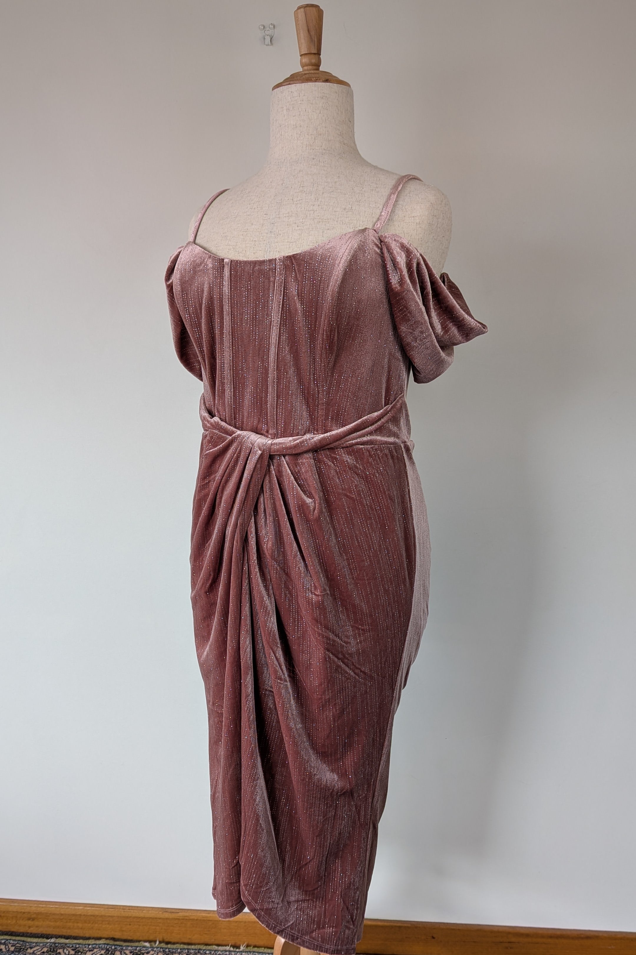 City Chic Jayla Cold Shoulder Velvet Rose Dress Size M