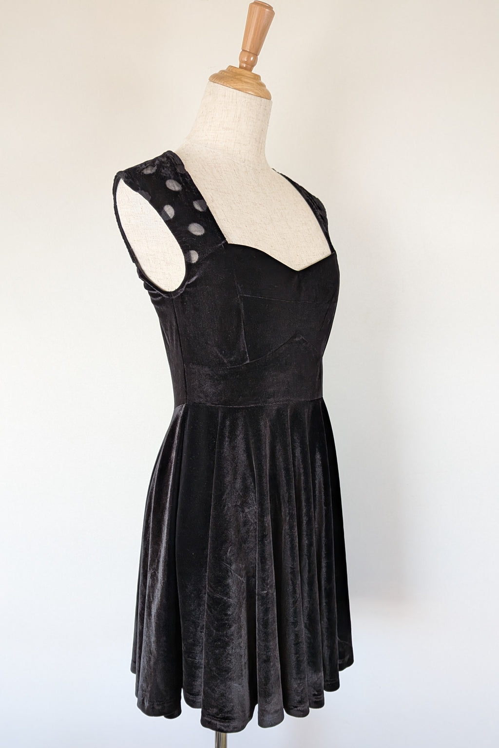 Quirky Circus Black Velvet Sweetheart Skater Dress Size 10