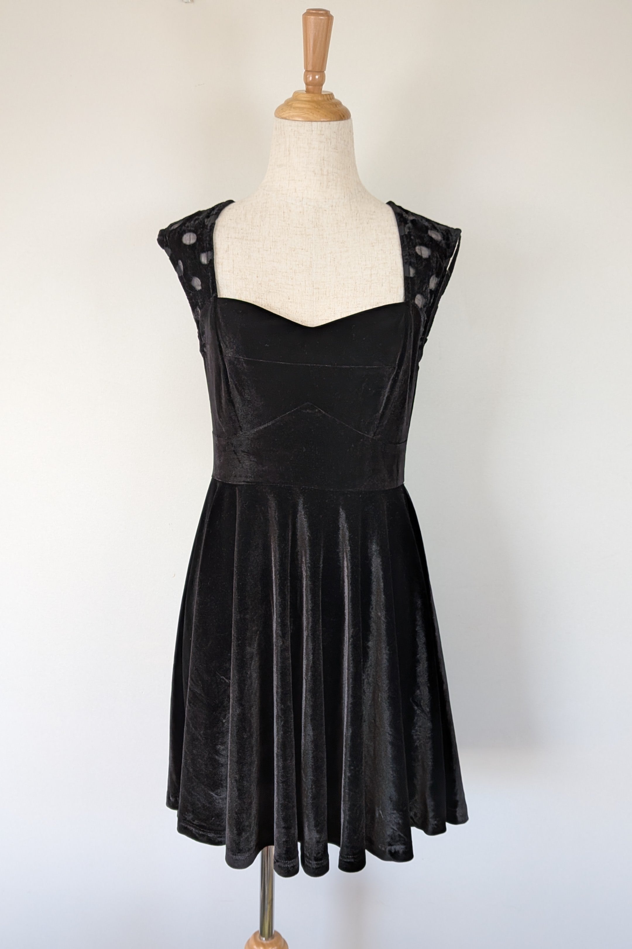 Quirky Circus Black Velvet Sweetheart Skater Dress Size 10