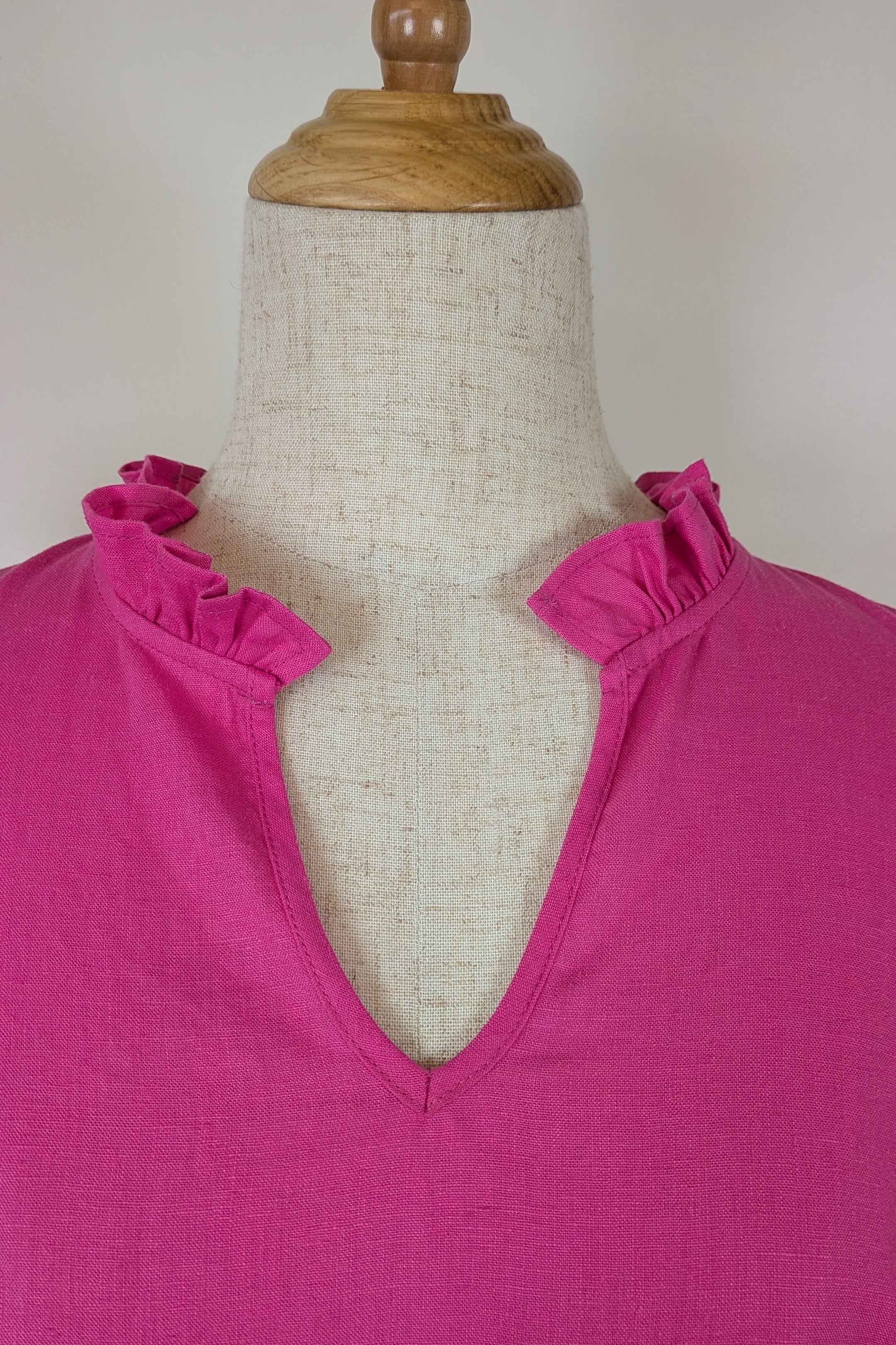Liz Jordan Ruffle Sleeve Linen Top in Raspberry Rose Size 8 BNWT RRP $89.99