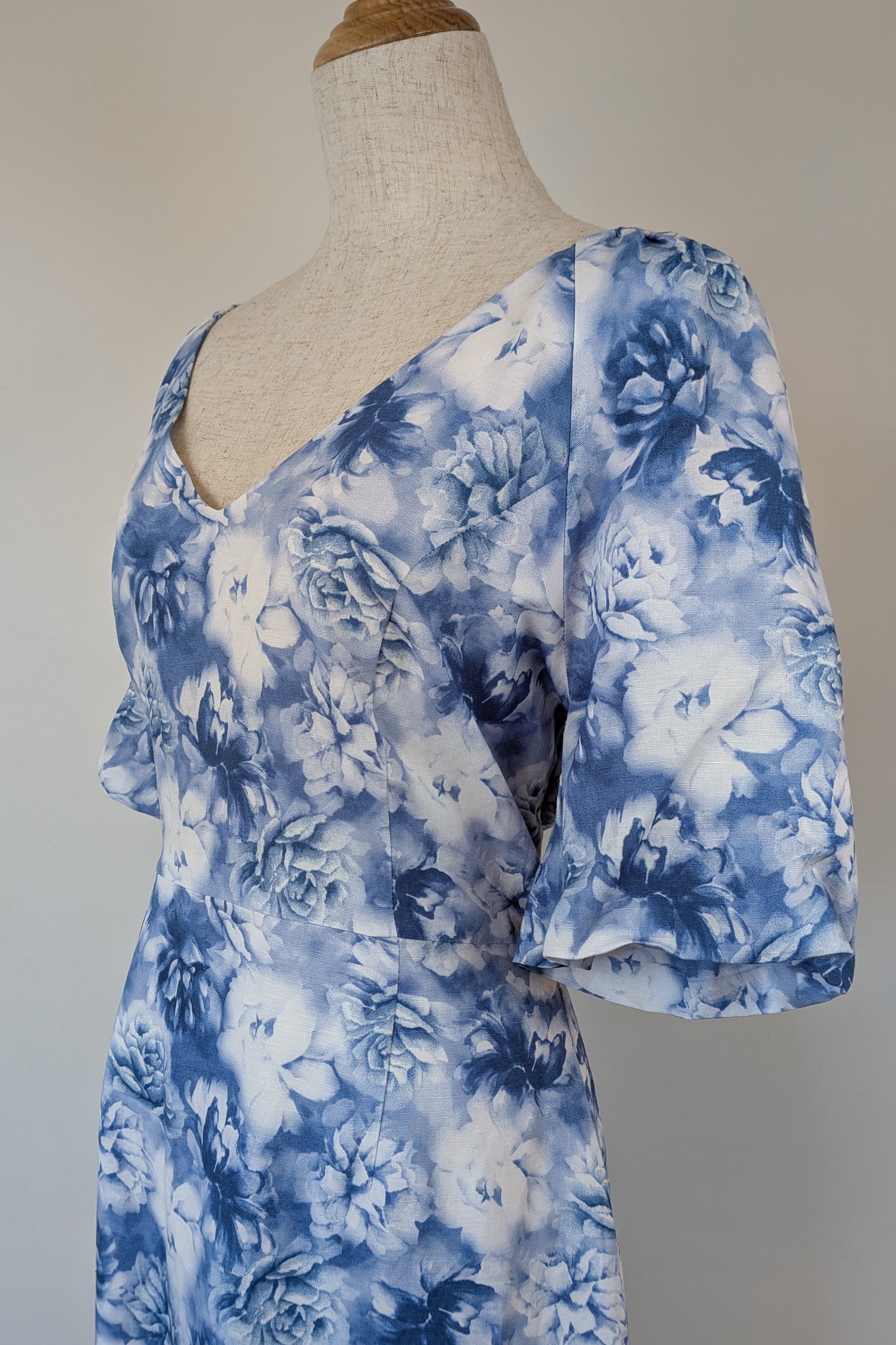 Tokito Blue & White Floral Puff Sleeve Dress Size 10