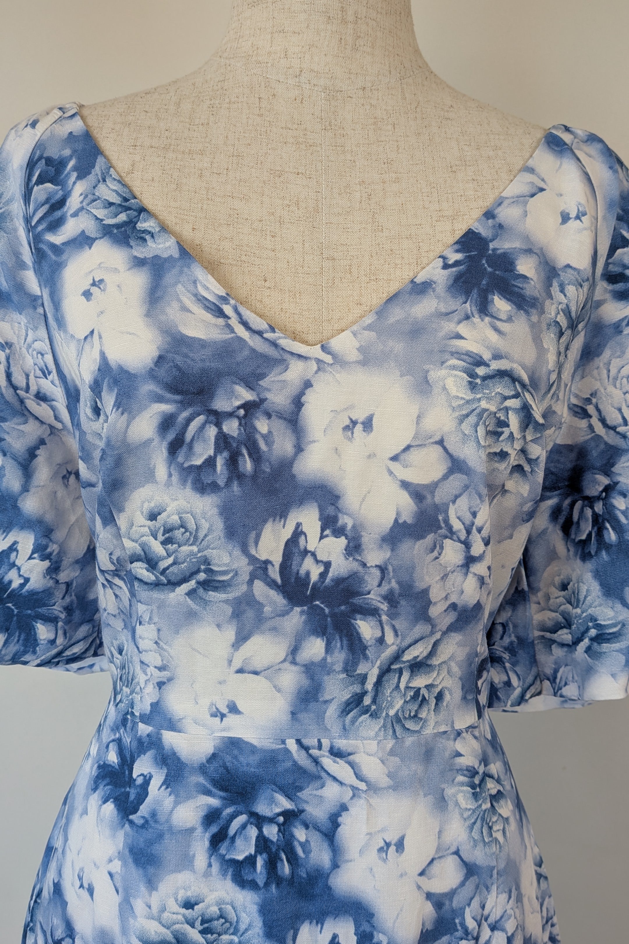 Tokito Blue & White Floral Puff Sleeve Dress Size 10