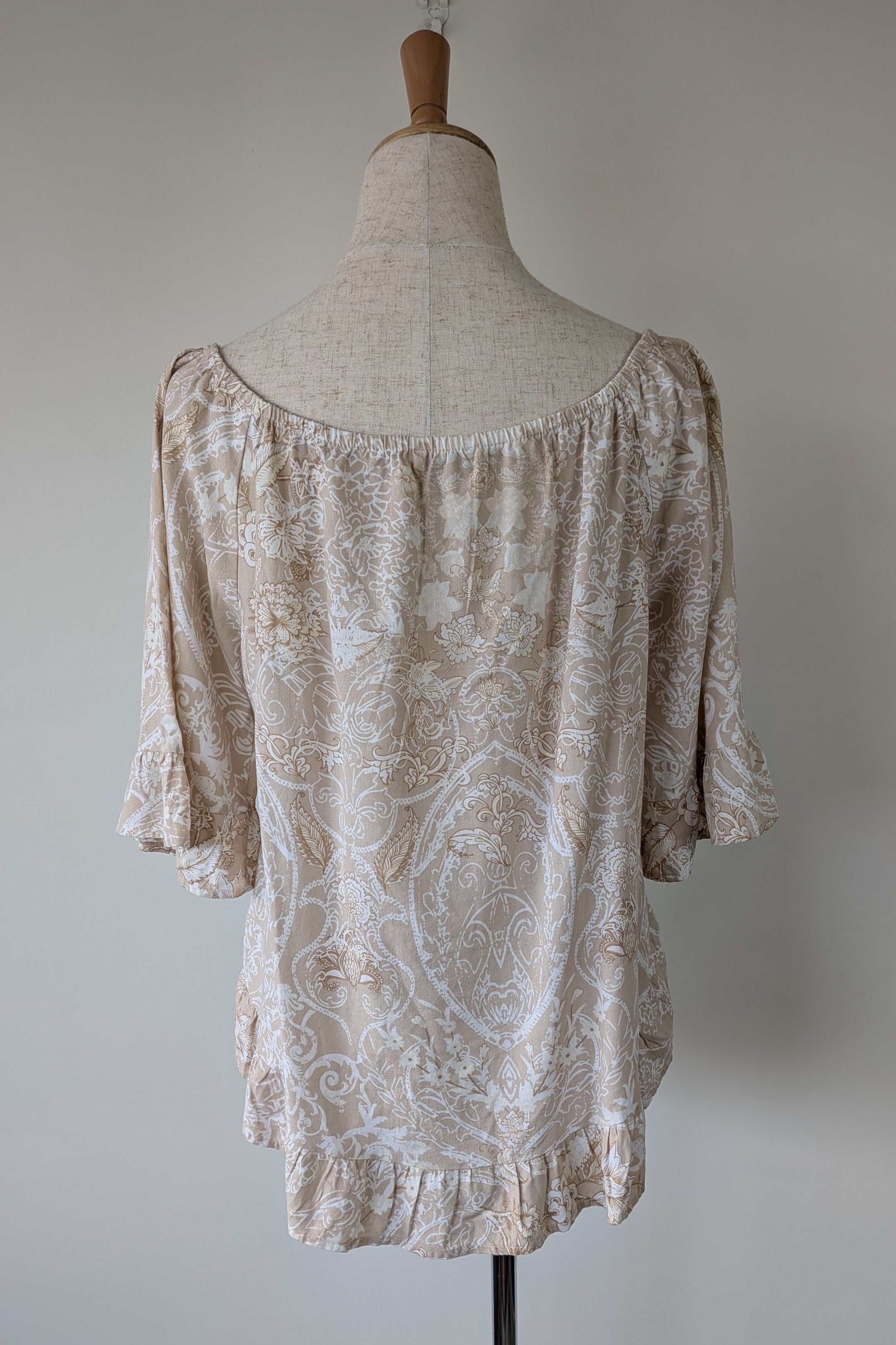 W Lane Linen Blend Beige & White Paisley Print Top Size 10