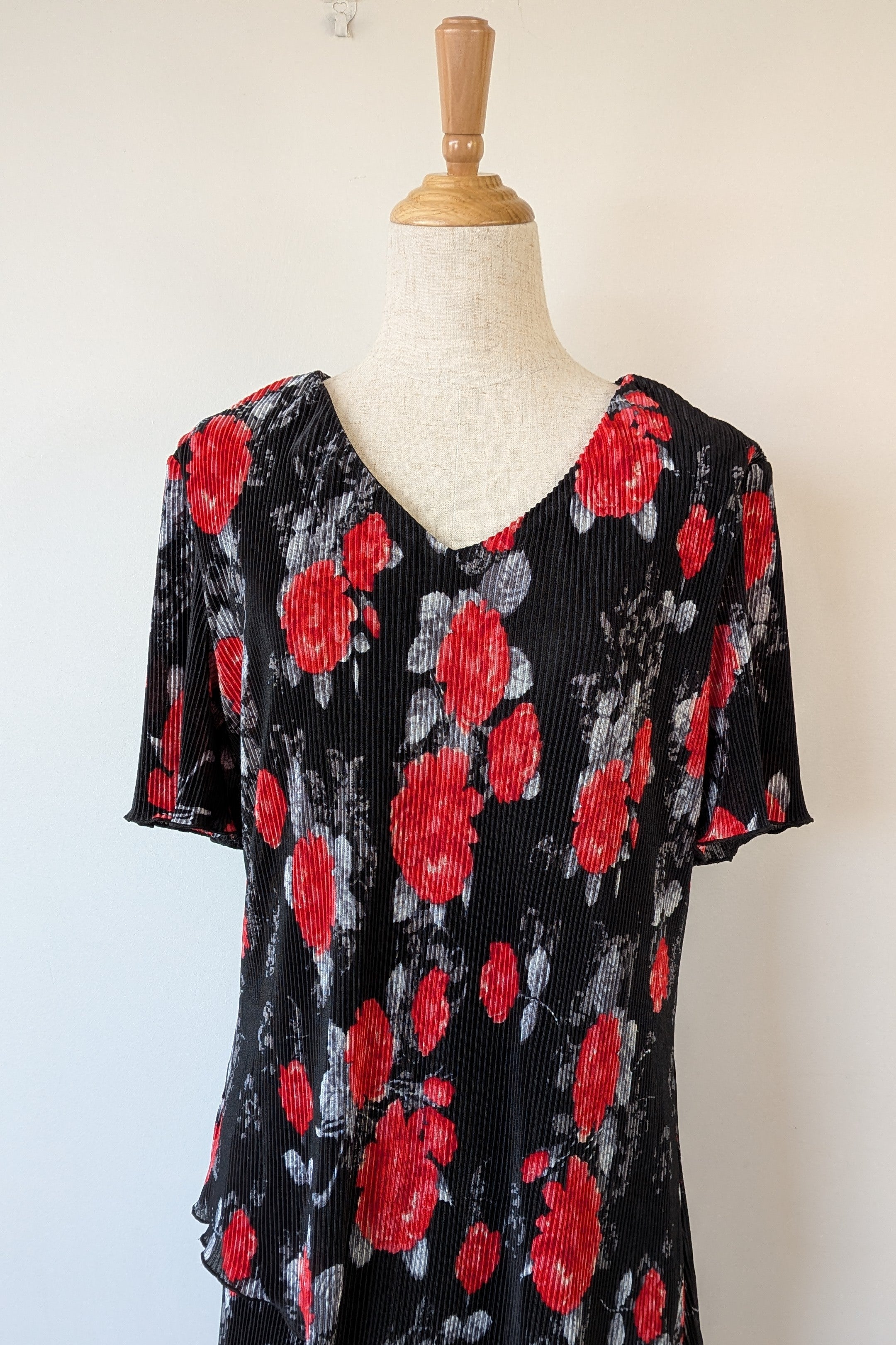 Noni B Short Sleeve Layer Crinkle Floral Dress Size 12 Brand New With Tags RRP $149.99