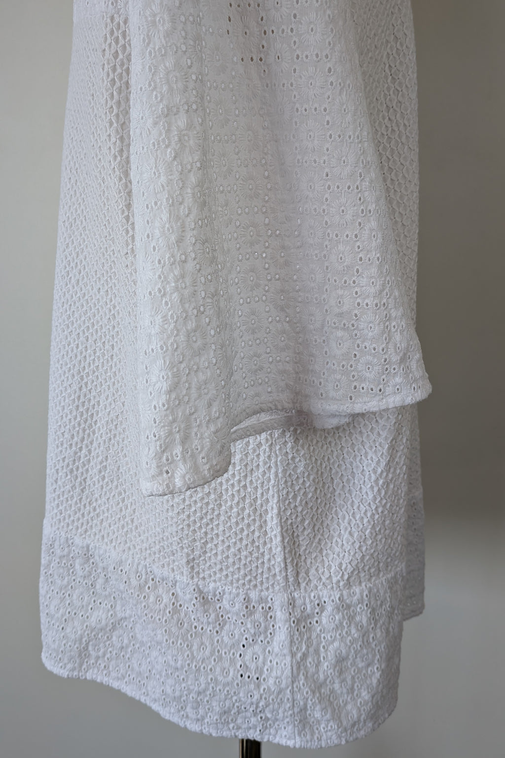 Blue Illusion 100% Organic Cotton White Embroidered Bell Sleeve Shirt Size M
