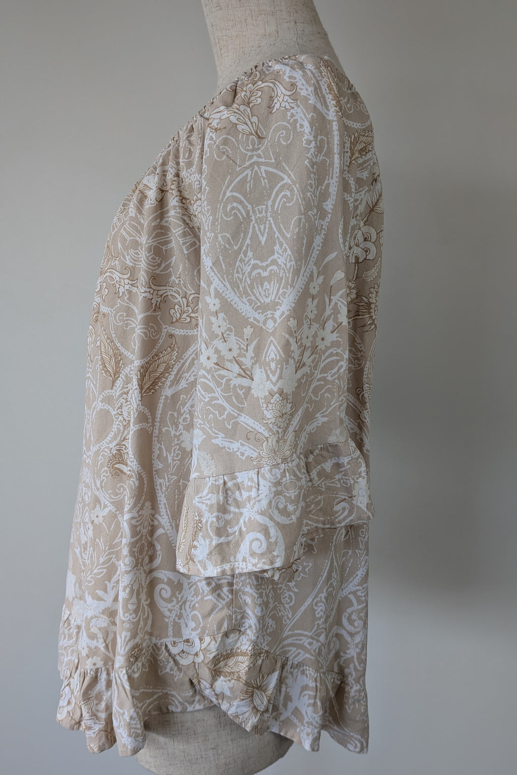 W Lane Linen Blend Beige & White Paisley Print Top Size 10