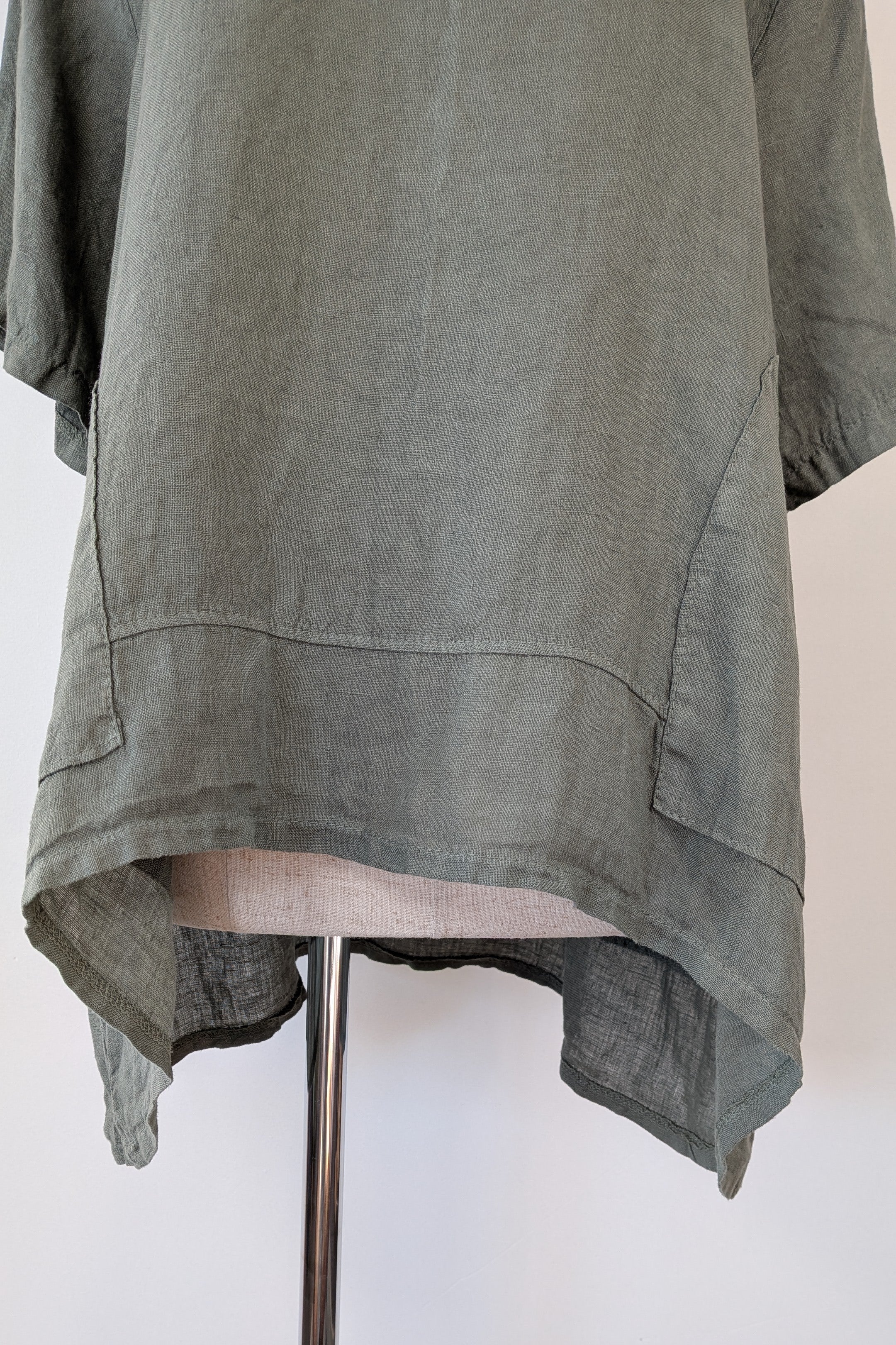 Dolce Vita Italian Linen Top in Khaki One Size