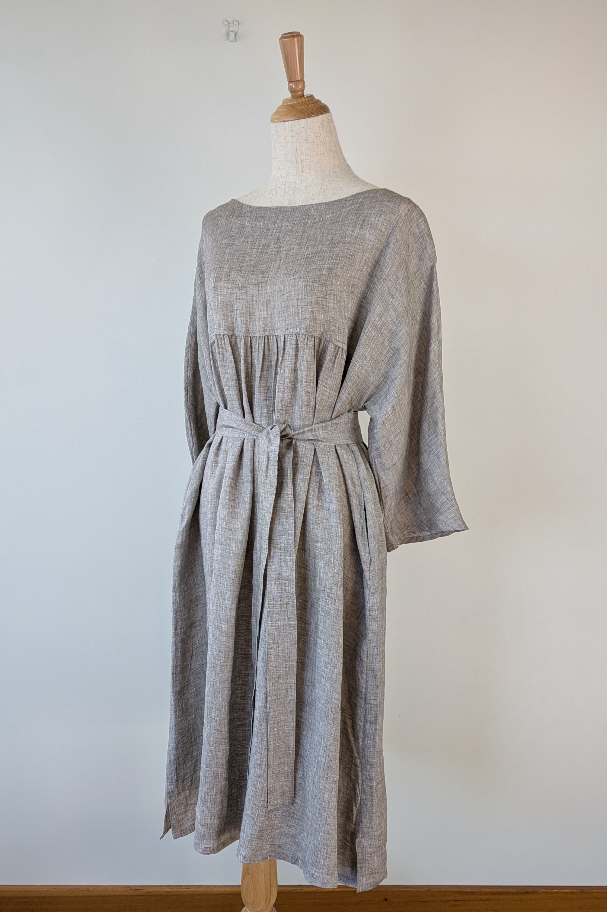 Stella Moda Linen Midi Dress in Grey in One Size