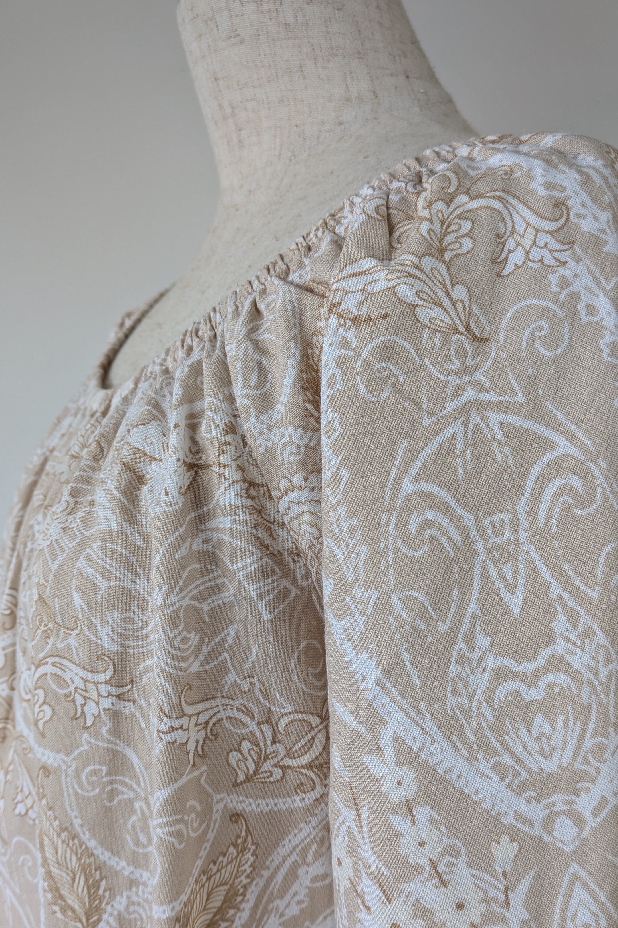 W Lane Linen Blend Beige & White Paisley Print Top Size 10
