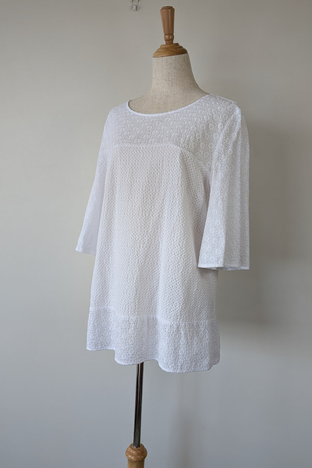Blue Illusion 100% Organic Cotton White Embroidered Bell Sleeve Shirt Size M