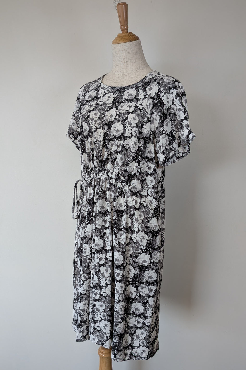 Veducci Linen Blend Floral Monochrome Dress Size 10