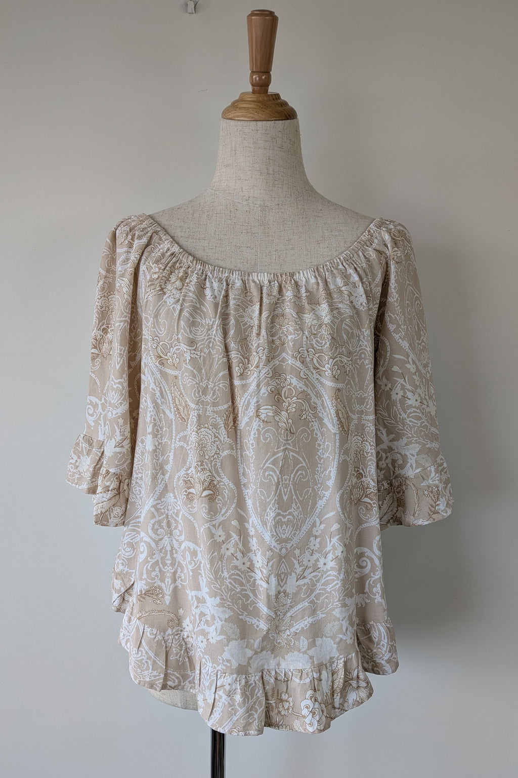 W Lane Linen Blend Beige & White Paisley Print Top Size 10