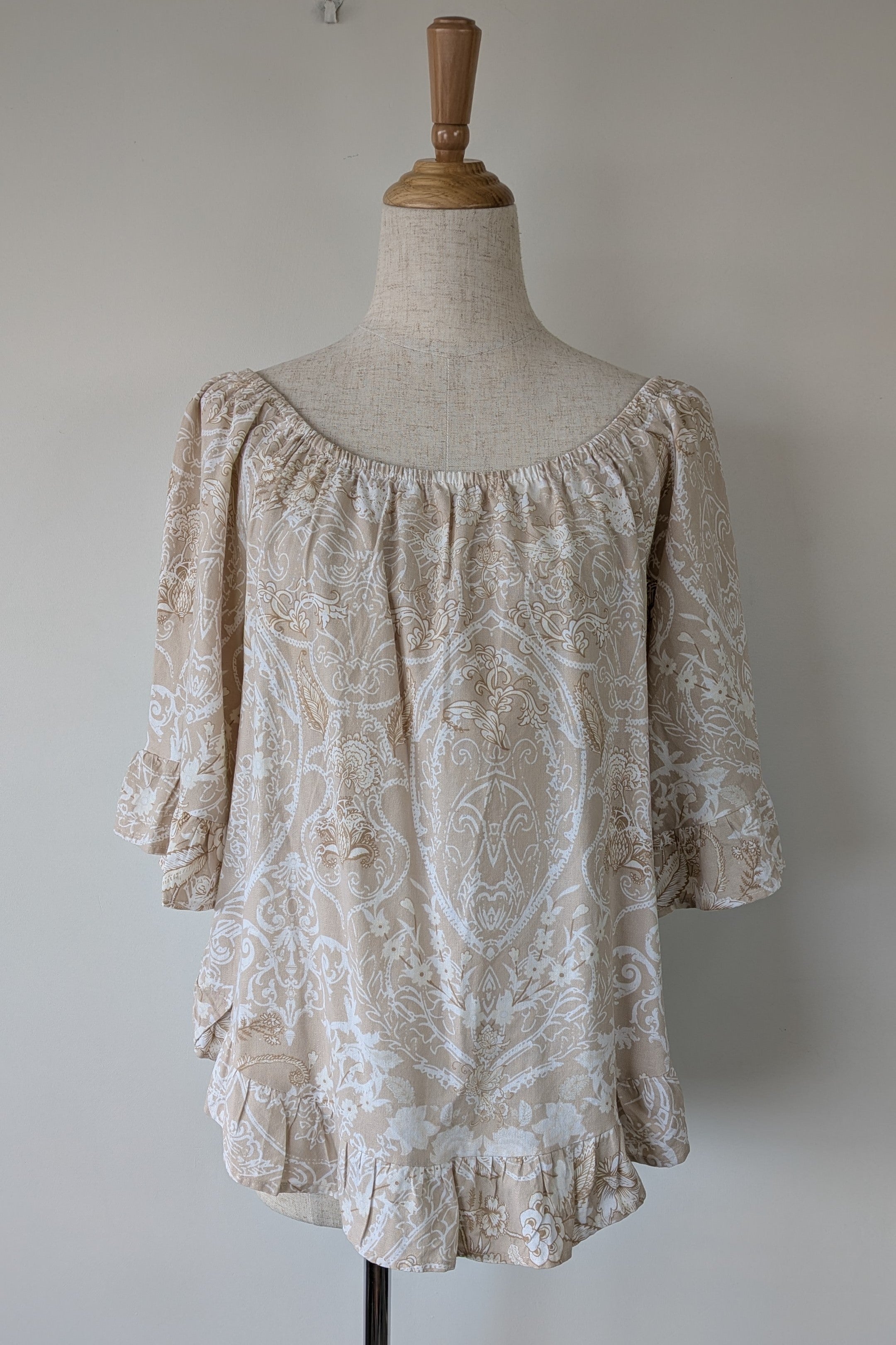 W Lane Linen Blend Beige & White Paisley Print Top Size 10