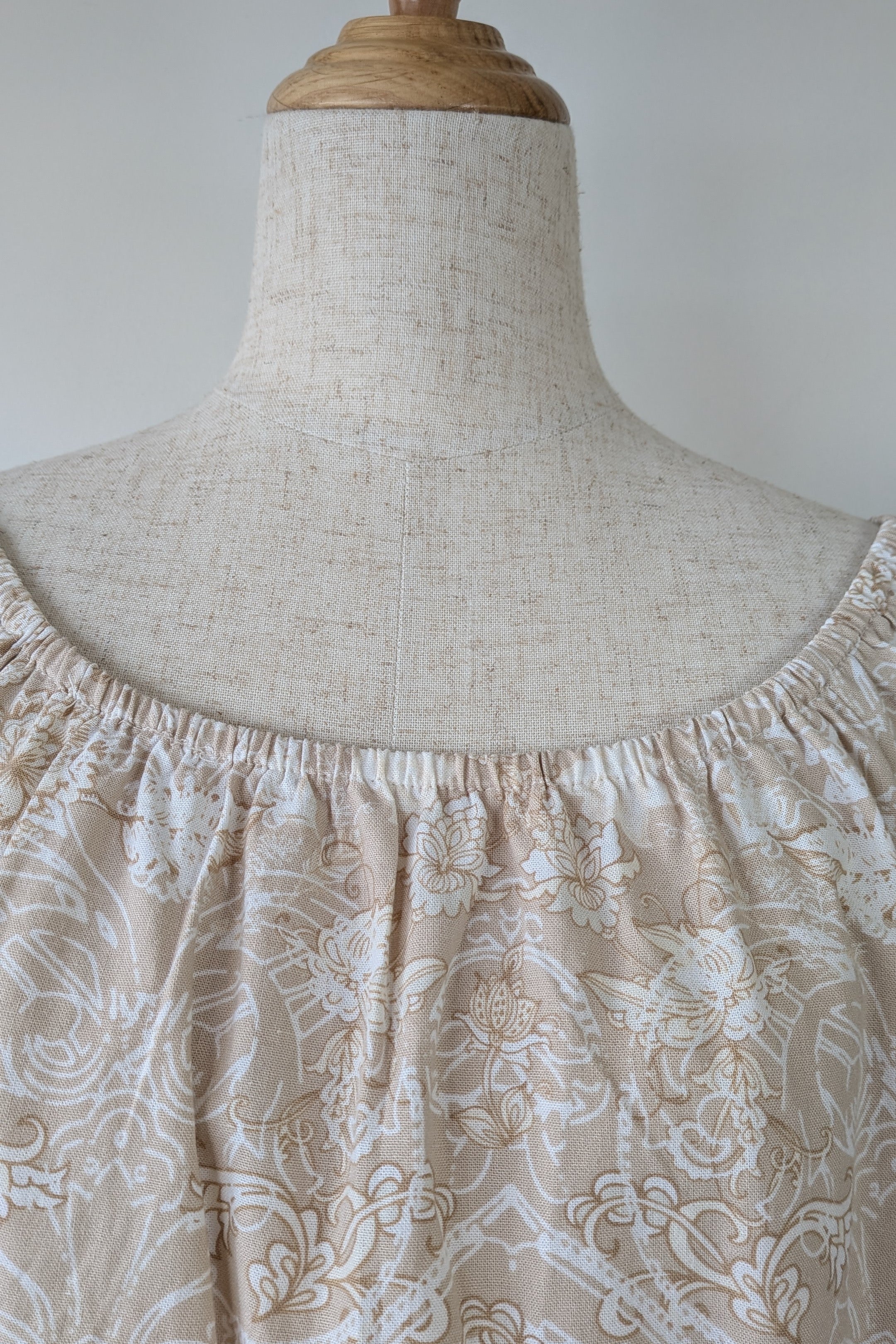 W Lane Linen Blend Beige & White Paisley Print Top Size 10