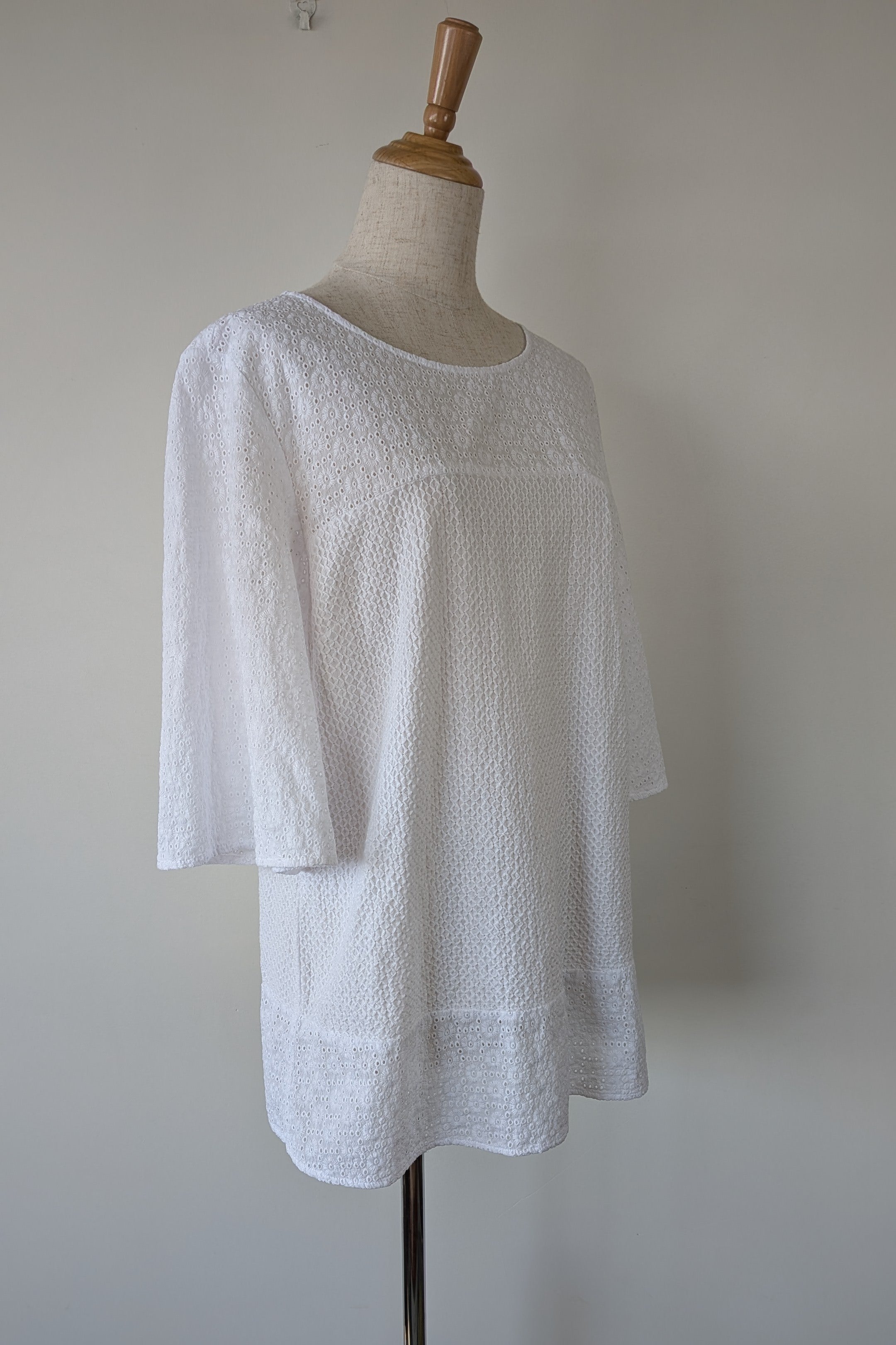 Blue Illusion 100% Organic Cotton White Embroidered Bell Sleeve Shirt Size M