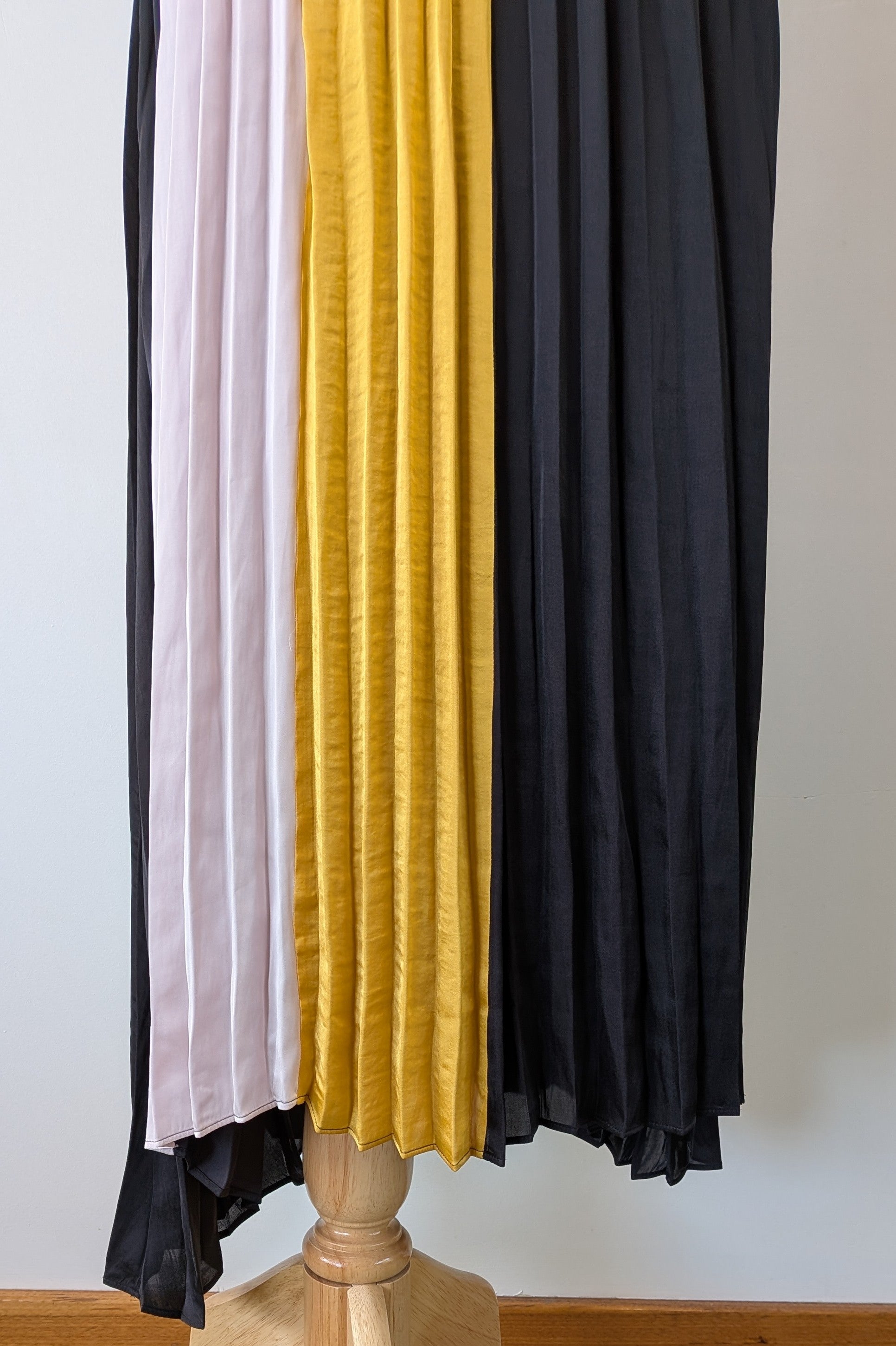 Piper Black Sunburst Pleated Colourblock Dress Size 12 Brand New With Tags RRP $149.95